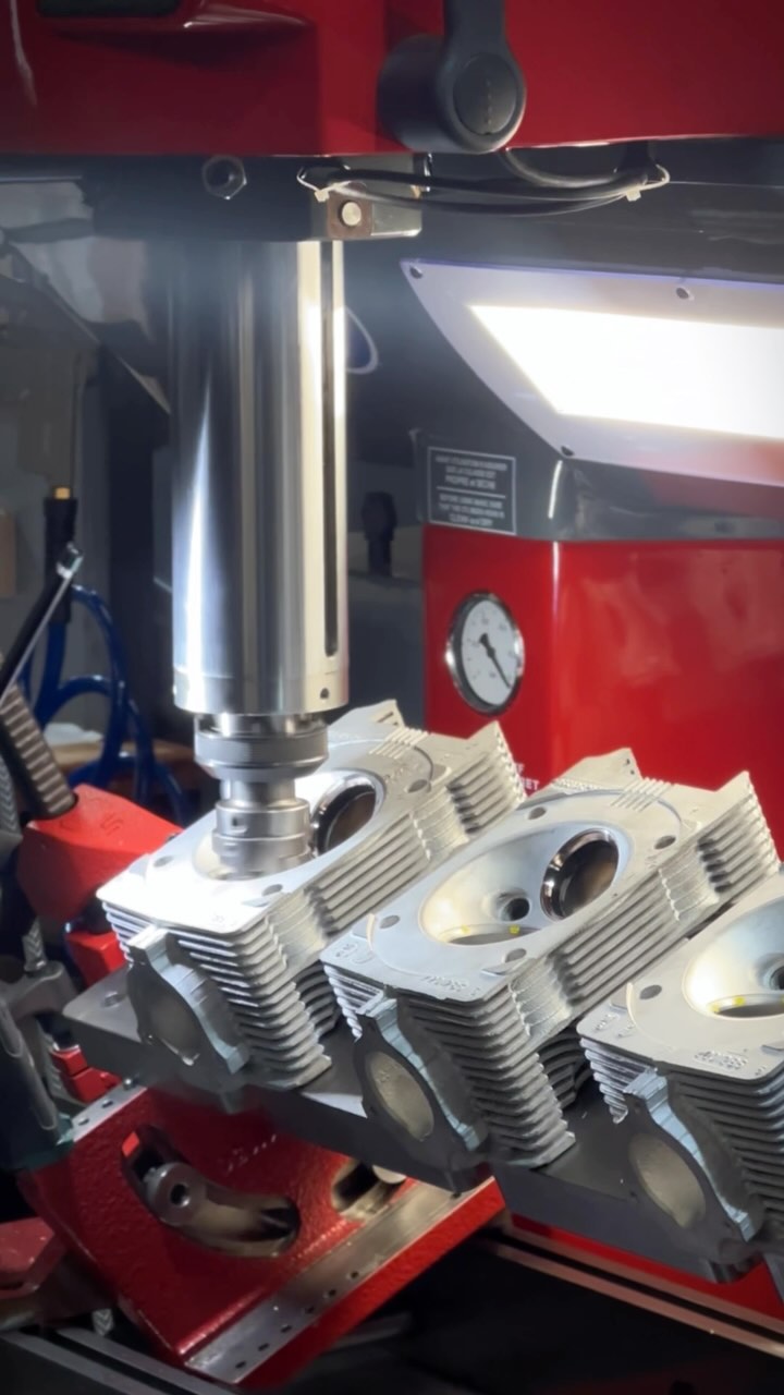 Porsche 911 3.6 RS (964) 🇩🇪 Head Work
#porsche #911 #964