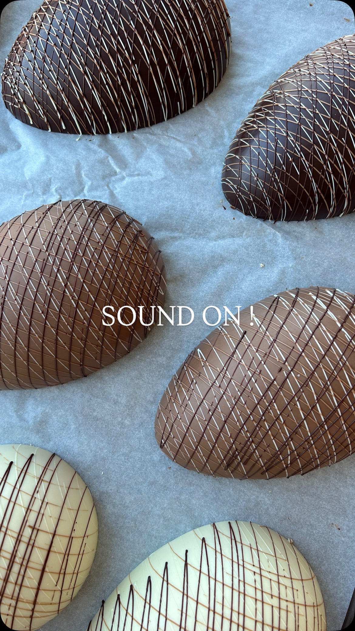 Ogni creazione racconta la magia della Pasqua, con gusto, bellezza e un pizzico di poesia.
Vieni scoprire le ultime uova della nostra collezione!!
.
.
.
.
#bacilieri #pasticceriabacilieri #pasqua #chocolate #easter