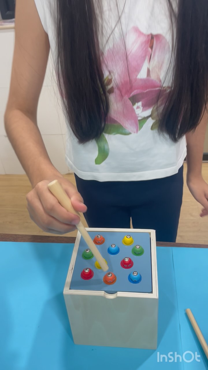 Aryana showing us how this amazing 5-1 wooden set works! Thank you to the students at @yellow.brick.way
