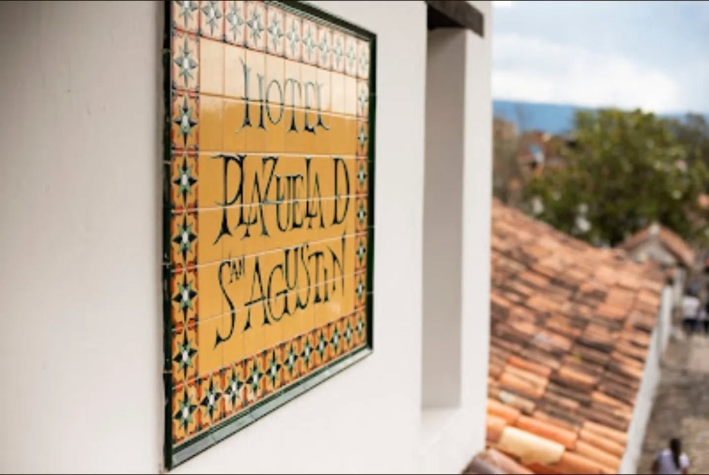 Somos un hotel no estandarizado ideal para quienes buscan hospedarse en lugares con diseño en el centro historico de Villa de Leyva.
Les ofrecemos a nuestros huespedes un servicio personalizado, una estadía con confort para el descanso y la experiencia de alojarse en una casa con historia.
Todo está en los detalles.
.
#detalles #villadeleyva #luxuryhotel #descanso #masajes #desconectar #desayuno #colombia #historia
#diseño #jardin