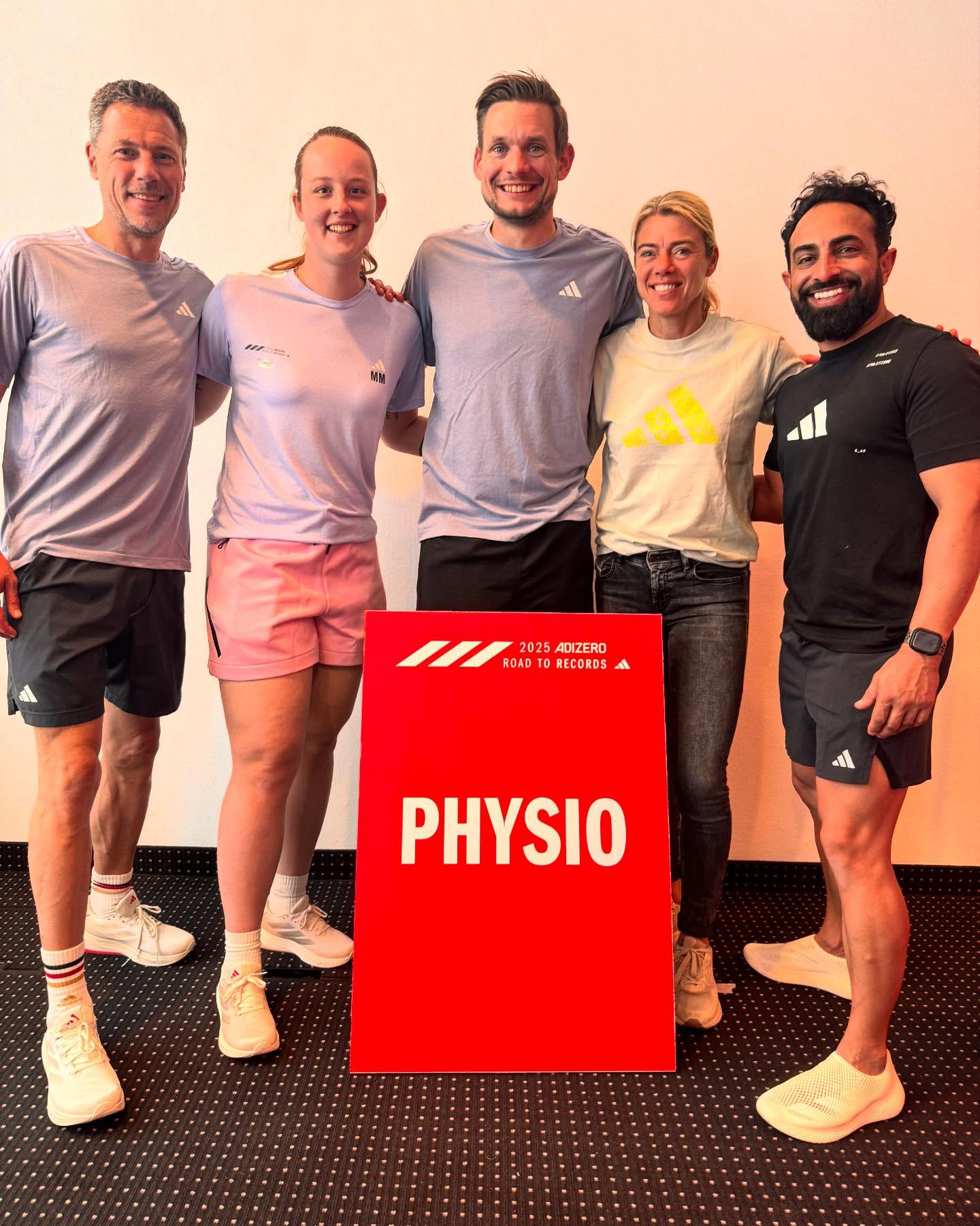 The Adidas Adizero R2R Physio team 2025. Watch live : https://www.youtube.com/live/yZS7k7DGauM?si=i3KQag8eWCTB0G6e