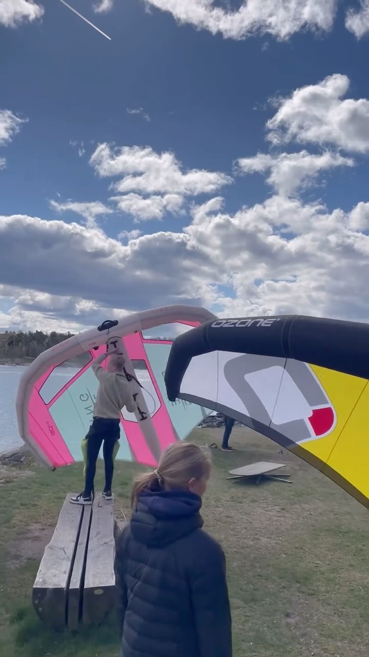 Youth Wingfoil Camp this weekend â huge thanks to all of you legends who braved the chilly waters and ripped beautifully! So much stoke and progress out there!
@surfspot_sweden #freewing
If you wanna join my wing or windsurf camps or lessons find more info on adamholm.com