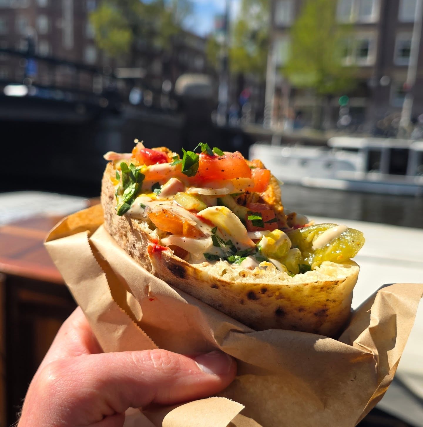 Spring is here. Things are heating up. Including this pita.
Fluffy, juicy, and begging to be bitten 😇🌞