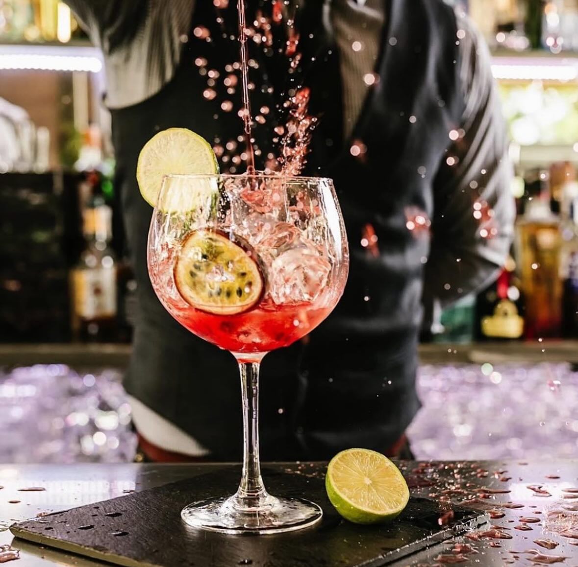 Dreggen Kro ønsker seg flere flinke ekstravakter på laget i servering og bar, du må være over 20 år! Ta kontakt på post@dreggenkro.no eller 33773777💃🏽 #jobbisvelvik #svelvik #mat #restaurant