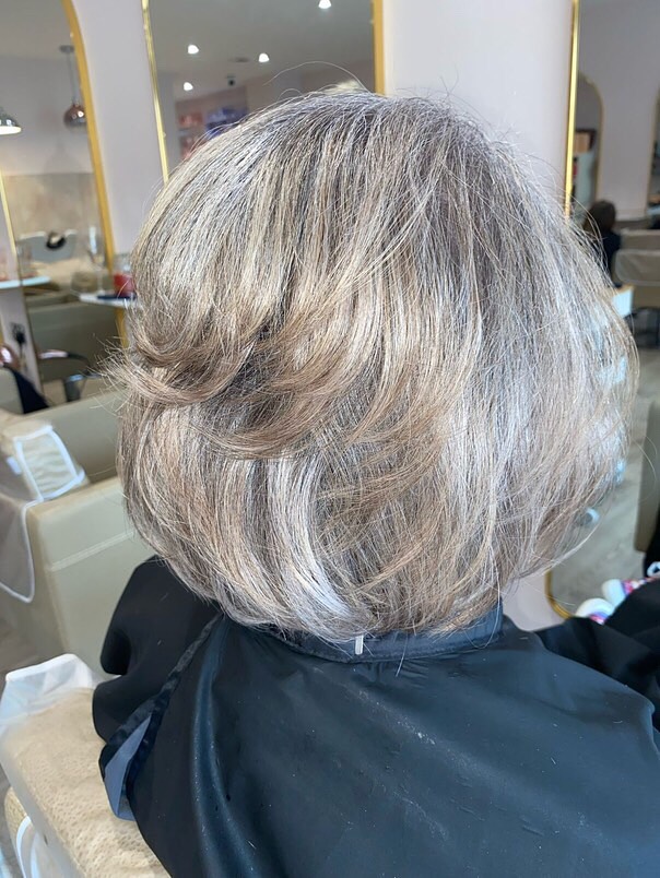 Nevada achieved this more blended finish for her client 😍❤️ wow! Grey blending is huge just now! If blending your grey is something your interested in give the salon a call to book in for a free consultation 🥰