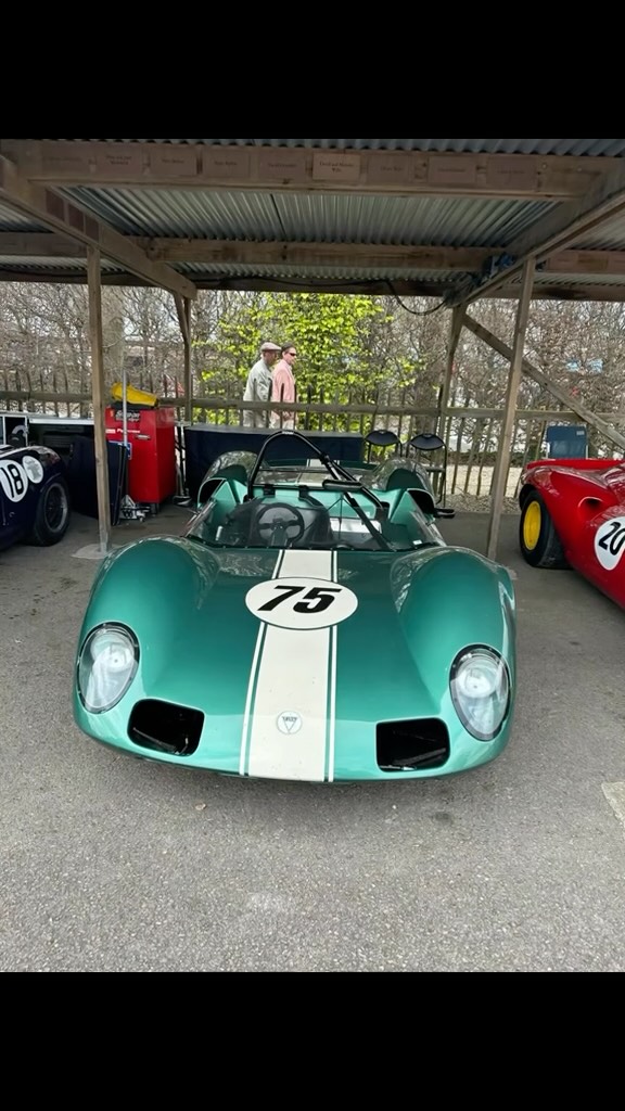 Another fantastic weekend of racing at the Goodwood Members meeting
.
.
#goodwood #goodwoodrrc #82mm #classiccars #classicracing #bentley