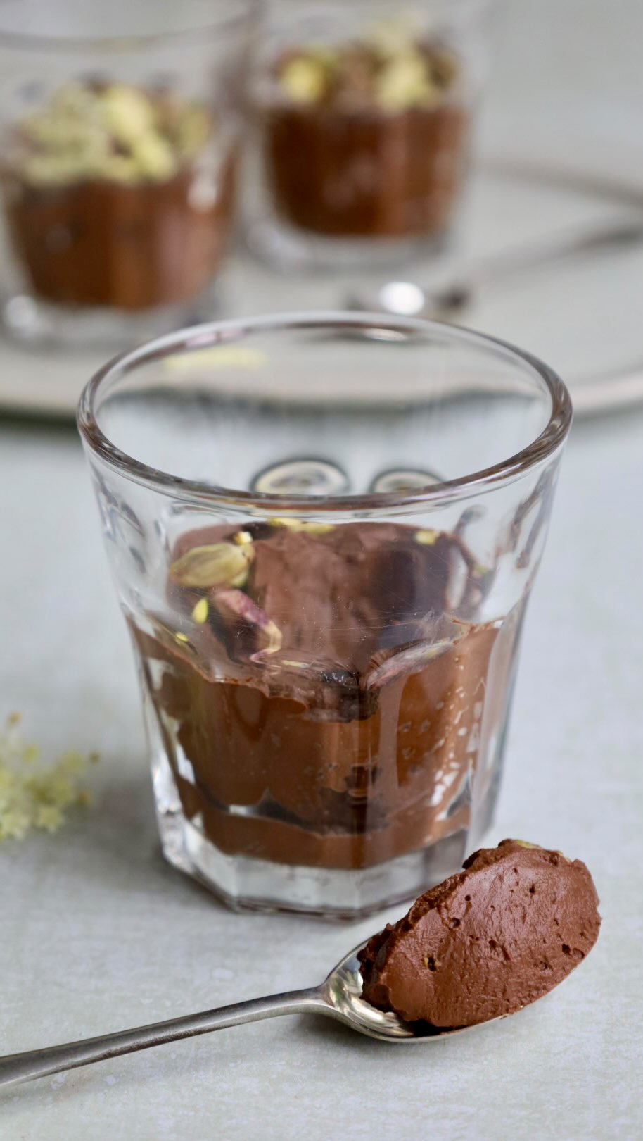 Healthier Chocolate Mousse, made with Avocado.
Healthy fats, nutritious and so good!
This is a good way to also use the not-so-perfect avocados!
My mom and I made this while she was visiting and to be honest the result was even better than expected!
You can find the recipe on my blog.
#avocadochocolatemousse #healthychocolatemousse #healthydessert #gesunderezepte #gesundessen #hiddenveggies #foodreels #recipe #viralrecipes