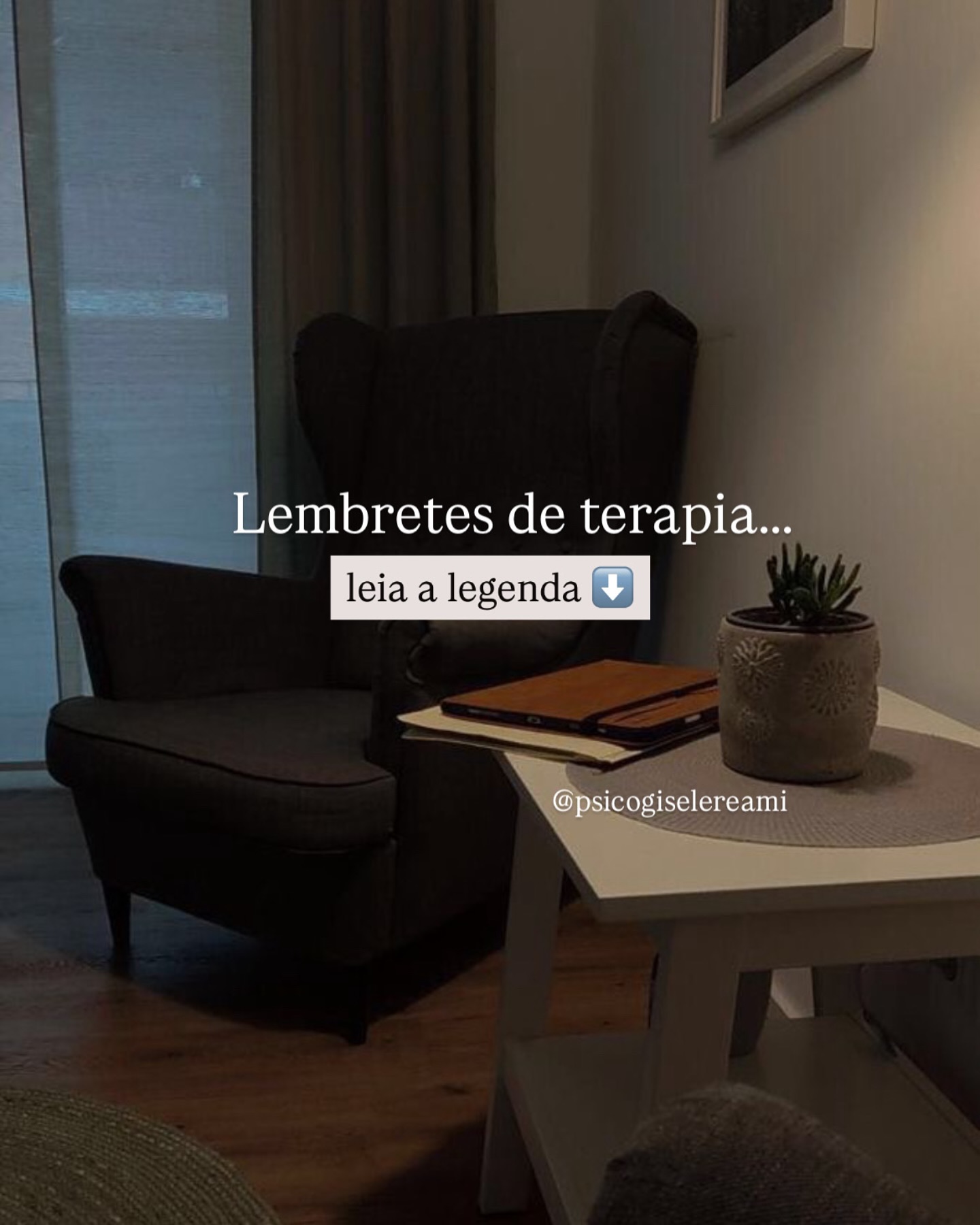 1. A terapia NÃO vai te impedir de sentir coisas ruins/desconfortáveis - elas fazem parte da vida.
2. A terapia NÃO é só para momentos de emergência - sei que geralmente são nos momentos de crise que buscamos o processo terapêutico, mas ele não precisa terminar ali, depois de “ter apagado o incêndio”.
3. Algumas atividades são TERAPÊUTICAS e importantíssimas no autocuidado, mas elas NÃO substituem a terapia - o famoso “uma coisa é uma coisa, outra coisa é outra coisa”.
4. A terapia NÃO é um lugar onde alguém vai te dizer o que fazer — é um espaço para descobrir, aos poucos, o que faz sentido pra você.
5. Falar sobre o passado NÃO é “ficar preso nele” — é poder compreendê-lo para viver o presente com mais liberdade.
6. Não existe um “jeito certo” de estar em terapia — chorar, rir, se calar, se contradizer… tudo isso cabe ali.
7. Progredir em terapia NÃO significa estar bem o tempo todo — significa aprender a se acolher mesmo nos dias difíceis.
8. Terapia não é sobre se tornar uma “versão melhor de si mesmo” o tempo todo — às vezes é só sobre conseguir ser você com mais verdade e menos culpa.
