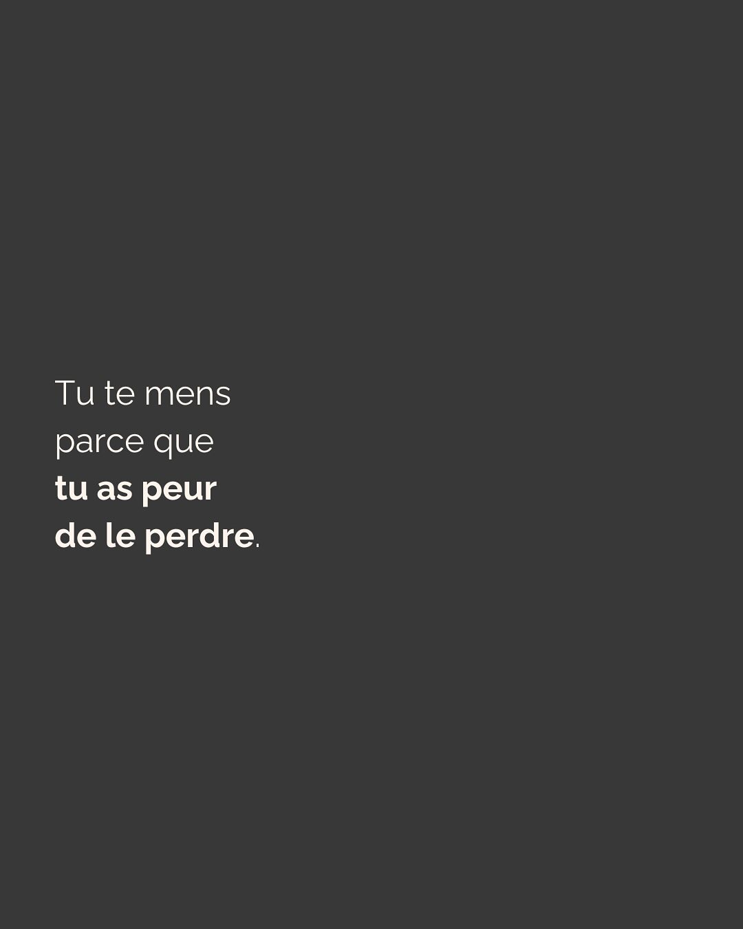 Ce biais de vouloir voir le meilleur de chaque être humain est noble, mais quand on souffre de dépendance affective, il peut avoir des conséquences dramatiques.
Parce que c’est comme ça qu’on tombe sous l’emprise de personnes malveillantes dont on a essayé désespérément de voir “le bon fond”.
Ce truc de dire “Oui, ok, il a des défauts, mais au fond c’est quelqu’un de bien”, bah non. Ça n’existe pas.
Personne ne se comporte comme un sanglier (pardon pour eux 🐗) en surface mais est une belle personne au fond.
Tout ça n’est pas une question de bon fond. C’est une question de choix.
Qu’est-ce que je fais de mes traumas ?
J’en fais payer le prix fort à toutes les personnes qui croisent mon chemin et qui ne demandent qu’à m’aimer ?
Ou je décide que les gens que j’aime et qui sont là pour moi n’ont pas à en subir les conséquences, et je me fais aider pour assainir tout ça ?
Arrête de te mentir à toi-même sur qui est cette personne. Tu gagneras un temps précieux et une énergie considérable.
Même si tu en doutes encore, sache que c’est pourtant le chemin le plus court et le moins douloureux pour vivre cette belle histoire d’amour à laquelle tu aspires tant.
——————————————————————
Je suis Emilie, thérapeute & coach diplômée spécialisée dans la dépendance affective et les troubles émotionnels.
J’aide les femmes qui souffrent de schémas toxiques répétitifs à aimer sereinement et librement, sans plus jamais s’oublier.
Je les accompagne pour qu’elles puissent passer de la théorie à la pratique. Avoir des prises de conscience c’est bien, voir des changements concrets dans sa vie, c’est mieux.
Passons 30 min ensemble pour apprendre à nous connaître ! Rdv dans mon lien en bio ou sur mon site : Emilie-leduc.com pour accéder à mon agenda
Lancement d’une nouvelle offre :
Assistance & Coaching Illimités ! Rdv en mp pour en savoir plus ;)
#dependanceaffective#manipulation#relationtoxique#addiction#dependance#peurs#blessuredabandon#rupture#couple#hypersensibilité #emotions #gestionemotions #hypersensibles #abandon #perversnarcissique #depression #blessuredelame #selflove #amourdesoi #tinder#date#rencontre #angoisse#solitude #lovecoach #pn #devperso #amourdesoi