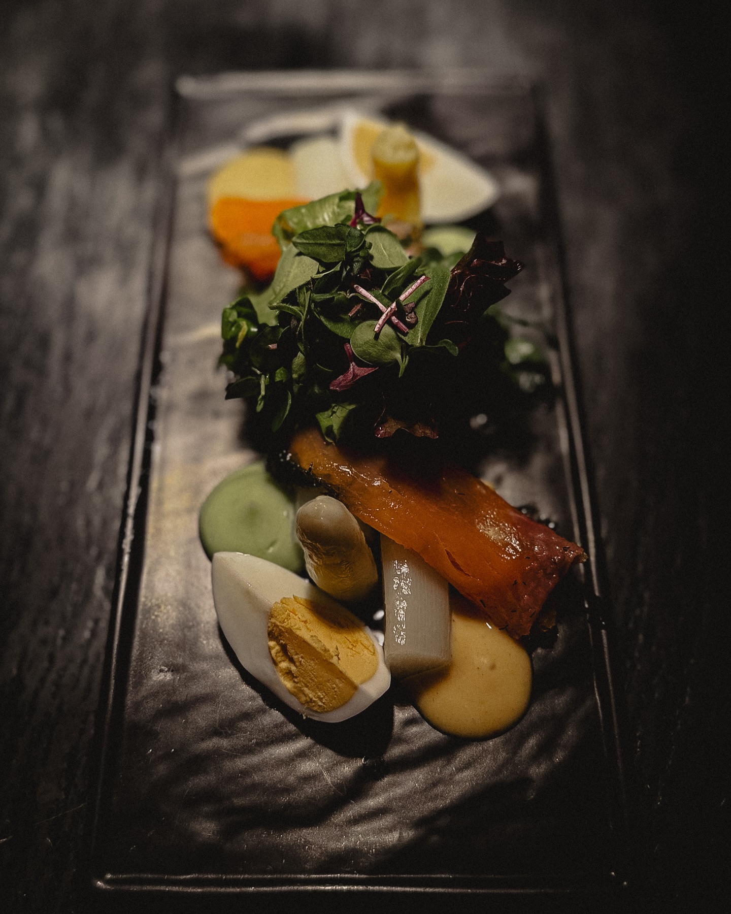 Marinierter Spargel 🥬
Graved Lachs / Ei / Endivien
#saisonal #starter #spargelsaisonisteröffnet #restaurantpassau #restaurant #artofplating #gourmet #michelin #passauliebe #dinner #dinnerdate #dinneridea