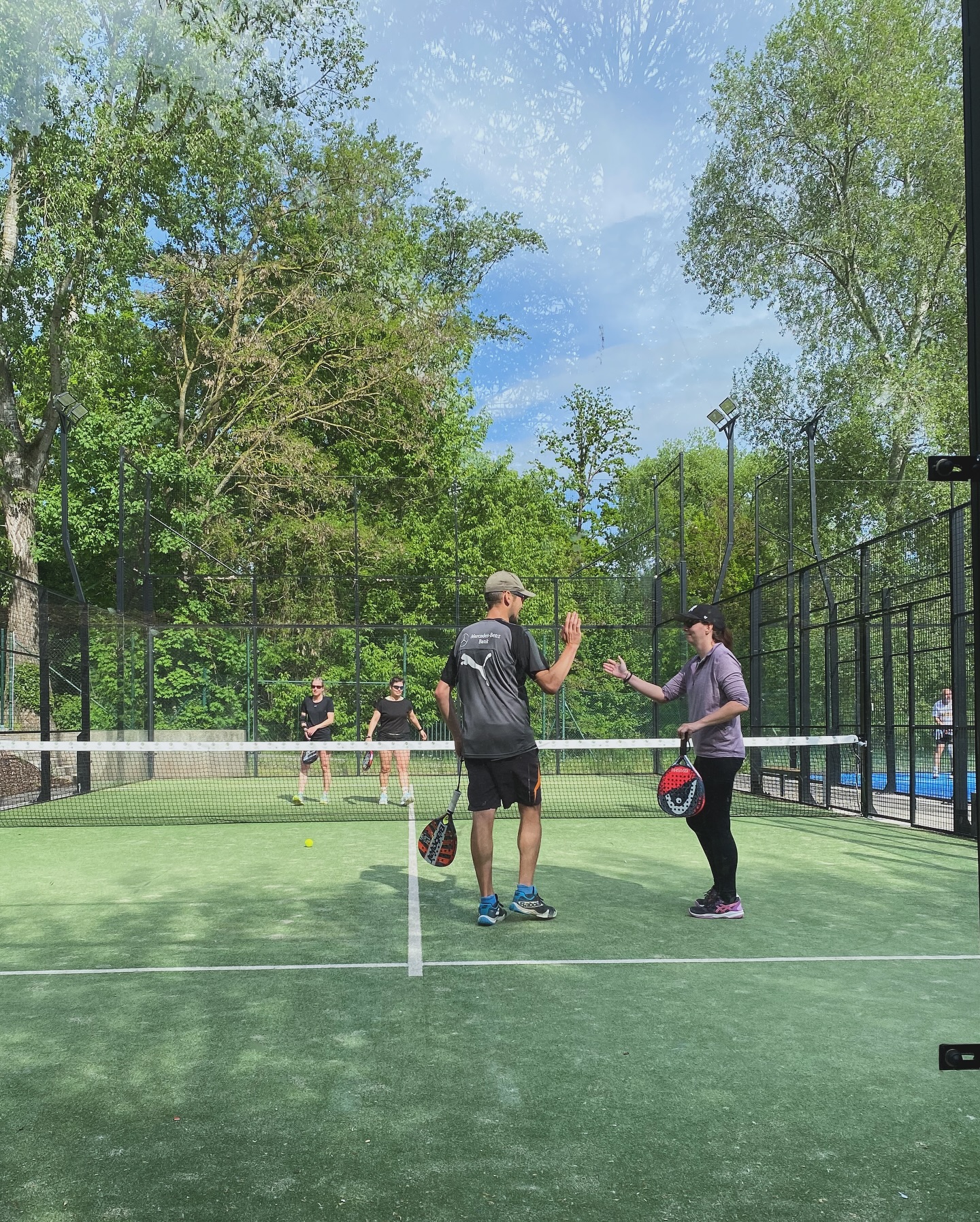 Das war unser Padel & Thai 2025 🥳🎾🇹🇭🐘
Tolle Matches, gutes Essen, viel Glück mit dem Wetter & eine super Stimmung haben uns ein fantastisches Wochenende beschert! ☀️
Wir bedanken uns herzlich bei allen Teilnehmern und Besuchern und natürlich bei @bangcook 🙏
Gratulation an die Turniersieger:
🥇Alex Fritz & Marco Simek
🥈Maximilian Beran & Bernhard Nagel
🥉Roman Kellner & Jürgen Burchhart
Das diesjährige Padel & Thai wurde präsentiert von
@autohaus_birngruber & @cupra_at
@intersport.winninger
@rosenarcadetulln
@ptapadelshop
@diesportpraxis
@salzgeber_it_revolutions
@head_padel
💫 Danke! ✨
Bis zum nächsten Mal! 🤩
#padeltulln #padel #padelturnier #padel&thai #juxturnier