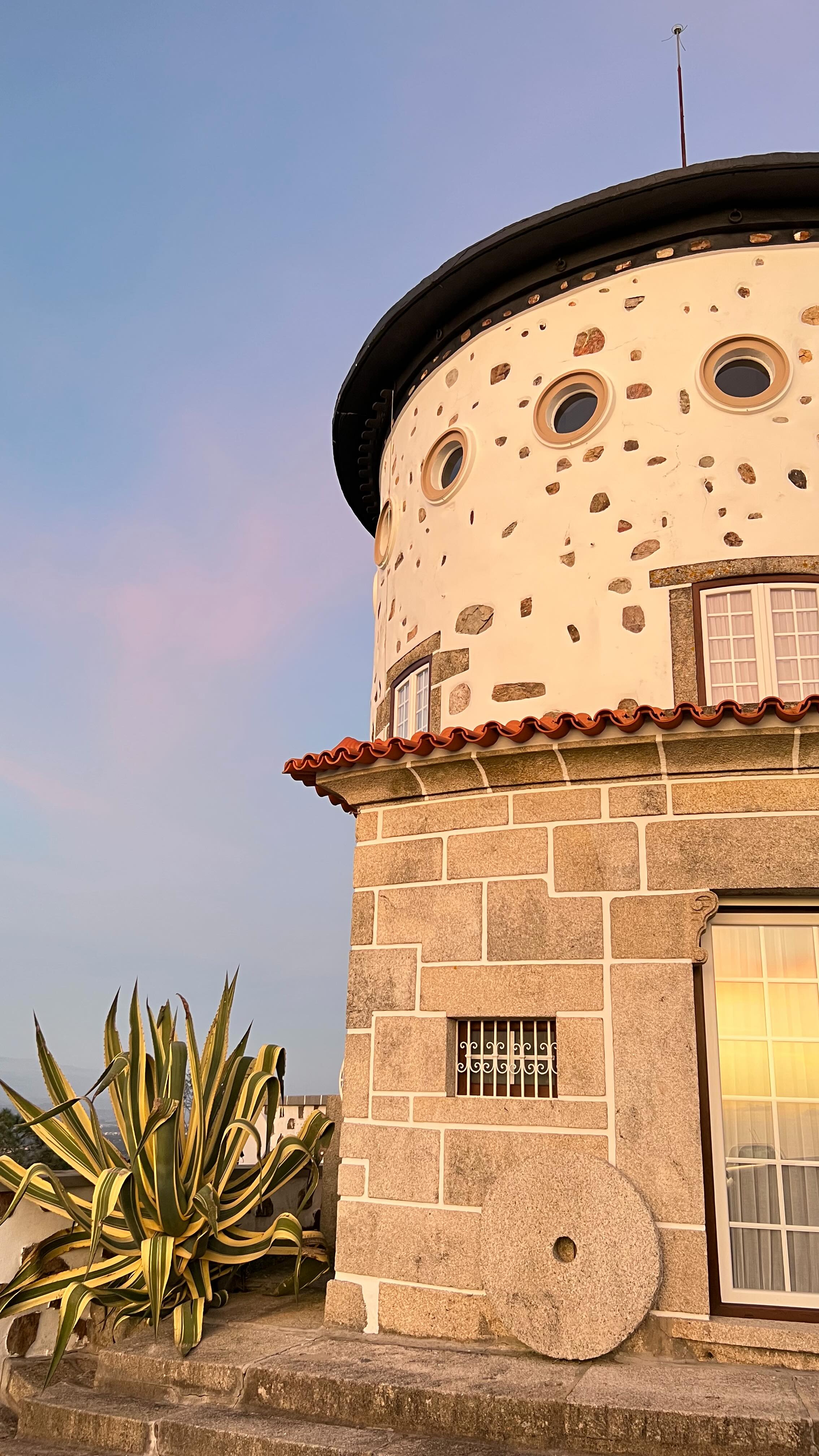 Morning views 🌿 Morning sounds 🐔 Fresh air 🍃
What else can we ask for on a Sun.day morning? ☀️