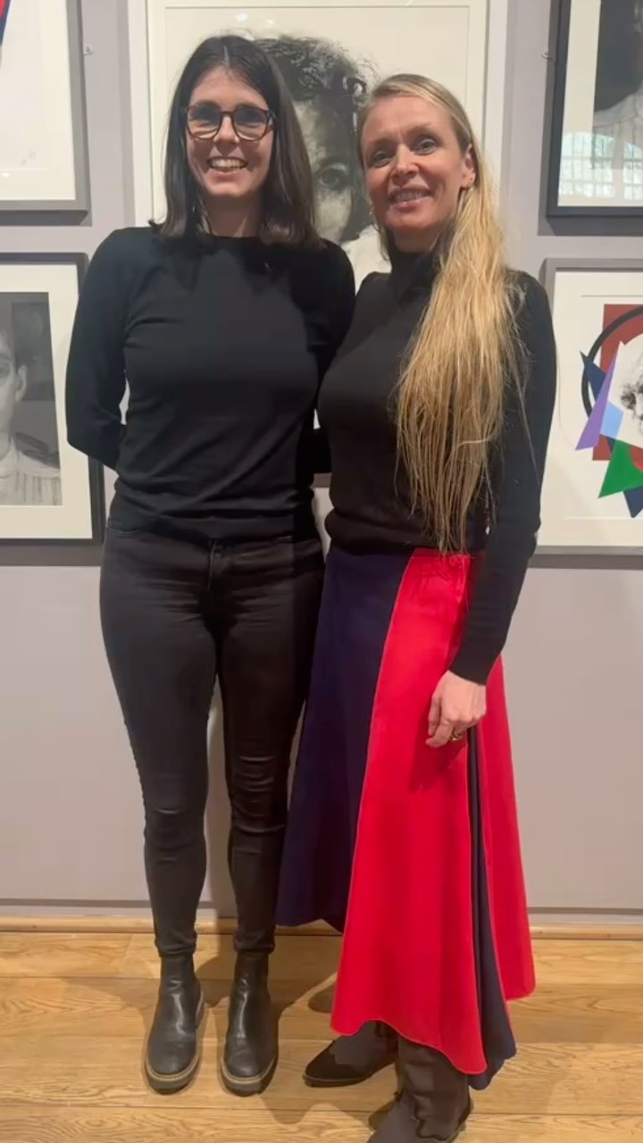 Meeting with Martina Merelli-Stevens, Fine Art Commissions Manager & Addi Aegisdottir, Sales Director at Mall Galleries, London re filming & events coming up soon. @mallgalleries are a Visual Arts Charity led by artists, for all.#mallgallerieslondon #art #artexhibitions #artists