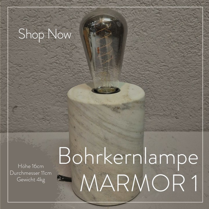Bohrkernlampe aus Pallissandro Marmor
Einzigartige Tischlampe aus echtem Bohrkern.
Handgemacht aus Pallissandro Marmor – jedes Stück ein Unikat.
Höhe 16 cm, Durchmesser 11 cm, Gewicht ca. 4 kg.
E27-Fassung, 3 m Kabel mit Kippschalter, Schweizer Stecker.
Für Leuchtmittel bis 60W / 230V geeignet.
Natur trifft Design – hol dir dein Einzelstück!
#handmade #unikat #naturmaterial #bohrkernlampe #marmor #designliebe #interiordesign #sustainableliving #baseldesign #siebdruckundstein #marble #lampe #design #betonkern #bohrkern #basel
