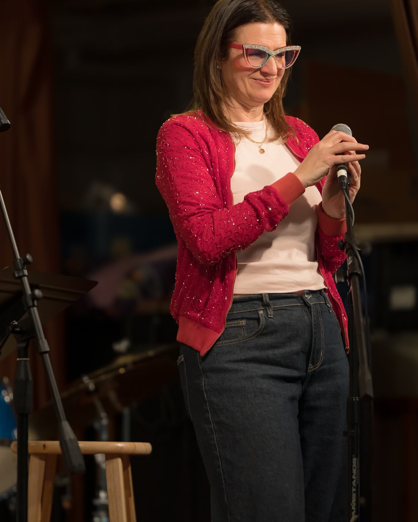 Scenes from an @lmk.studios open mic 🎤 in #downersgrove
I started LMK Studios when I left the school I was teaching at to do other things, one of those things was teaching piano lessons. This 6th year of the business has been my favorite year at the piano studio - we are now up to four teachers (including myself) and operating out of @st_luke_dg.
We started off just using the classrooms for private piano lessons. And then we discovered this lovely stage that the church has so graciously shared with us for monthly open mics. Our piano students, parishioners, friends and local musicians come out to share music with one another. We are all growing as musicians. And it’s so much fun!
Looking forward to hosting another one with co-host Tim Molsky on May 16! Hope to play another tune with Jerry Lowrey, too!!
📸 @vidfeelings
@m_say_what
#openmicnight #downersgrove #downersgroveillinois #inspiringperformances #community #localmusicians #vidfeelings #lmkstudios #pianolessons #masonandhamlin