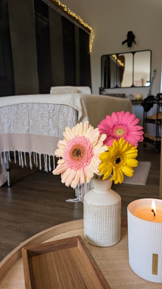 | HEAVEN Bien-Etre - Le Studio |
Il est là !! 🔥
Je suis tellement contente et émue ( et un peu stressée aussi 🫣 ) de te présenter mon petit cocon.
Crée pour toi, pour nous, pour partager cette belle aventure autour de l'épanouissement physique et mental 🪷
Un espace apaisant, bienveillant, sans jugement pour se sentir pleinement accueillie sous toutes ses facettes.
Une bulle de bien-être où chaque femme aura sa place pour se déposer et réapprendre à s'aimer, à travers des soins ciblés.
Se célébrer ✨
RDV dans ma Bio pour réserver ton moment de bonheur 🌿
Marika