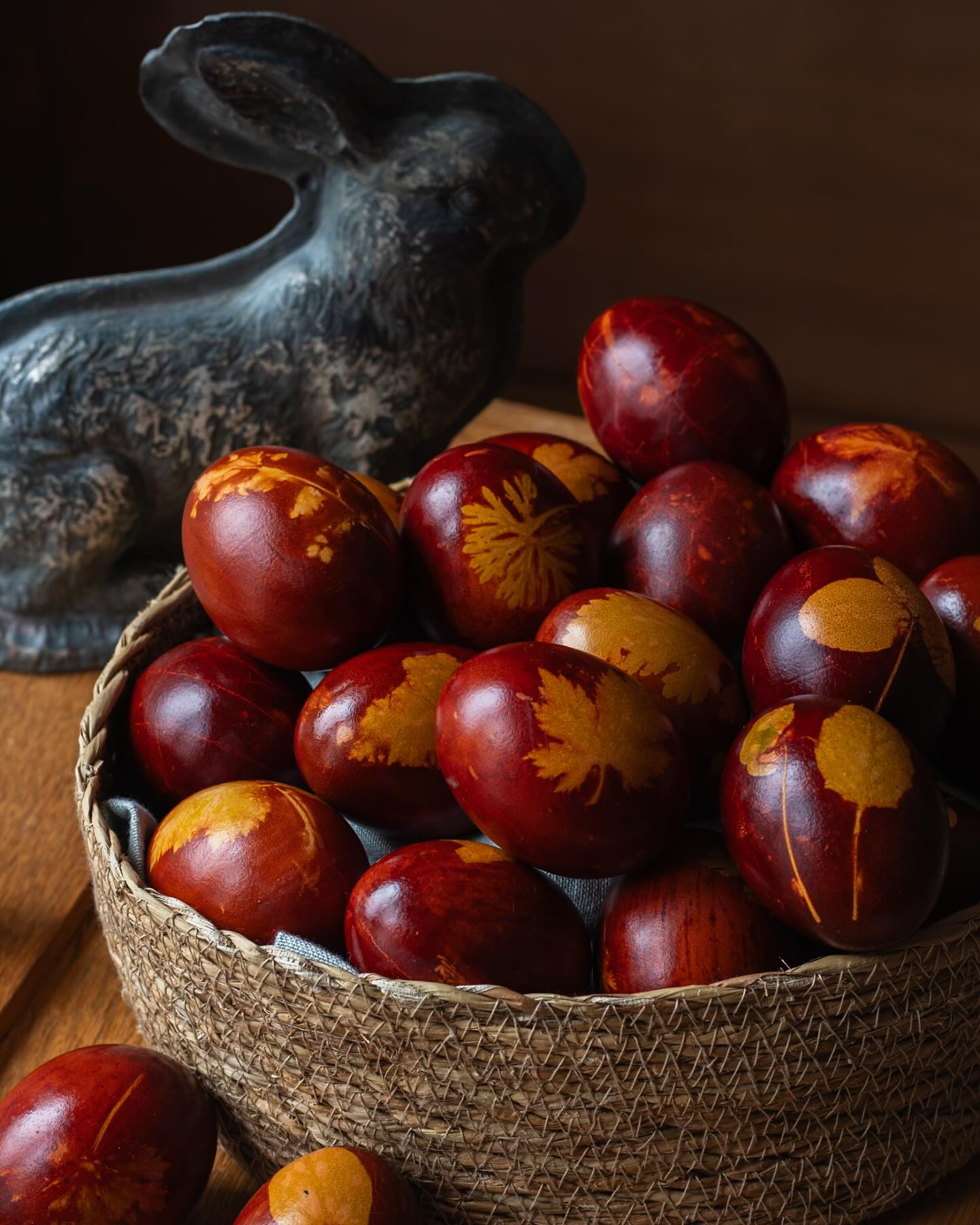 Wir wünschen euch schöne Osterfeiertage. 🥕🐰🥚 Bei uns mit traditionell gefärbten Eiern, und ganz viel Familie und Freunde. Lasst es euch gut gehen. #ostern #eierfärben #tradition #familienfeiern #ostergrüße #ostereier #eier #karfreitag #ostermontag #ostermenü #färbenmitzwiebelschalen #hofladenlang #wintersweiler #kandern #karsau #schwörstadt #lörrach #basel #weilamrhein #rheinfelden #wochenmarkt #regional #eiersuche #osterhase #eieiei #liebe #osterhasi
