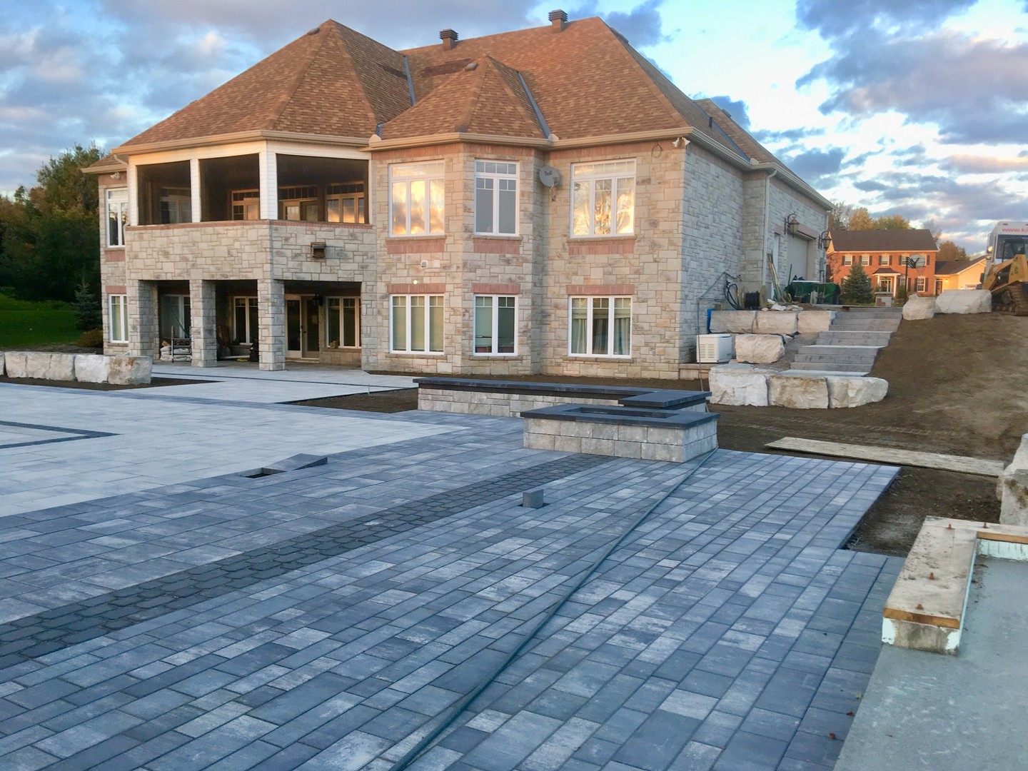 This is the BEST time to plan your paver patio project for this year! We can help you every step of the way, from design to installation.
https://www.rfr.bz/icda858
#pavers #patio #summer #family #terrehaute https://www.rfr.bz/icda858 https://www.rfr.bz/i5547ad