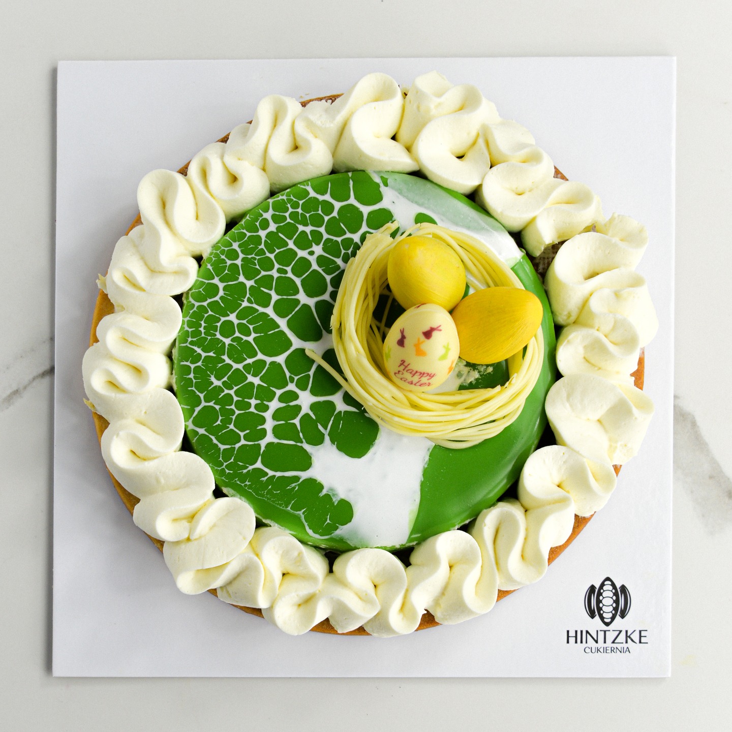 ❗️Nowość! DUBAJSKA TARTA PISTACJOWA! 😎
Marzysz o deserze, który zachwyca wyglądem i smakiem? Nasza DUBAJSKA TARTA PISTACJOWA to połączenie intensywnego kremu pistacjowego, chrupiącej warstwy ciasta #kataifi z pistacją, kremu #chantilly o smaku białej czekolady i ciasta kruchego na mączce migdałowej.
Napiszcie w komentarzu dlaczego powinna znaleźć się na Waszym świątecznym stole? 🐥🐰🐤 Osobę, której komentarz najbardziej się nam spodoba otrzyma od nas w prezencie naszą nową DUBAJSKĄ TARTĘ PISTACJOWĄ! 🤗😊