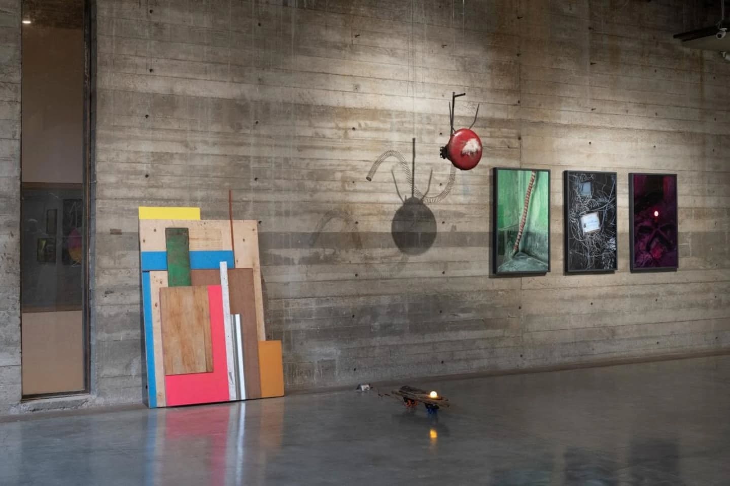 Congratulations to our long-term DAS collaborator Munem Wasif on his second solo exhibition in Bangladesh, 'Kromosho', at Bengal Shilpalay. Presented by the Bengal Arts Programme, the exhibition offers a deeply personal journey through Puran Dhaka, a city that has captivated the artist for over two decades.
Through a thoughtful blend of photography, film, and mixed media, 'Kromosho' explores the layered stories of the city. From the rhythms of everyday street life and familiar faces to ephemeral elements like scent and memory, the works reveal Dhaka’s many moods and intricacies.
Be sure to visit if you're in Dhaka!
The exhibition runs until May 31, 2025.
@dhakaartsummit
@samdaniartfoundation
@srihatta_sylhet
@nadiasamdani
@rajeebsamdani
@dhakadiana
@rux_q
@munemwasif
@swilin_haque
@sazzad1985
@iftekharnoor
#dhakaartsummit #samdaniartfoundation #dhaka #sylhet #art #artwork #DAS #exhibitions #contemporaryart #srihatta #artistresidency #sculpture #SAF #munemwasif #kromosho
Image Courtesy: Artist