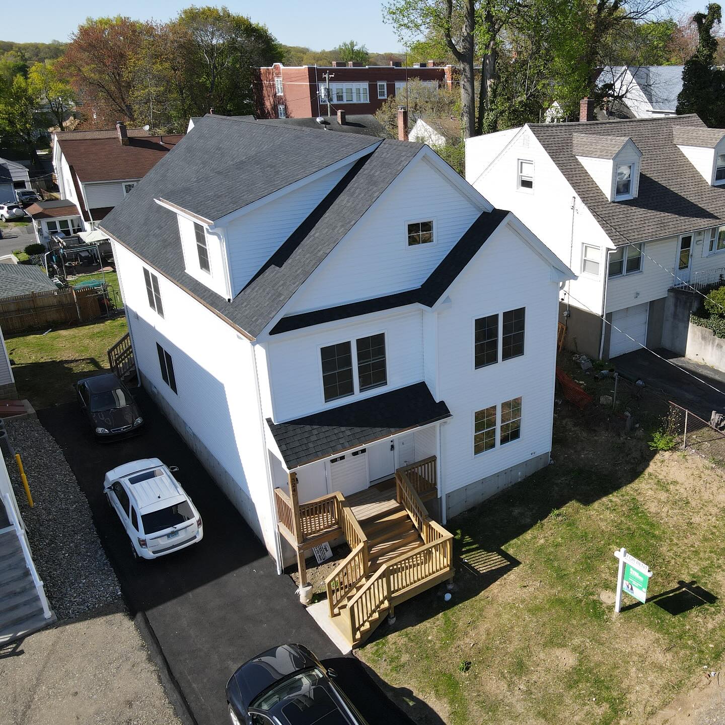 Rental in North End Bridgeport CT. First floor 3 bedroom/2 Bath. Second/third floor 4 bedroom/2Bath. DM us for more information. For more information
Contact Eddie Gutierrez or Cynthia - REB.0758749 CT
www.goodlivingct.com
Better Homes and Gardens Real Estate- Gaetano Marra Homes