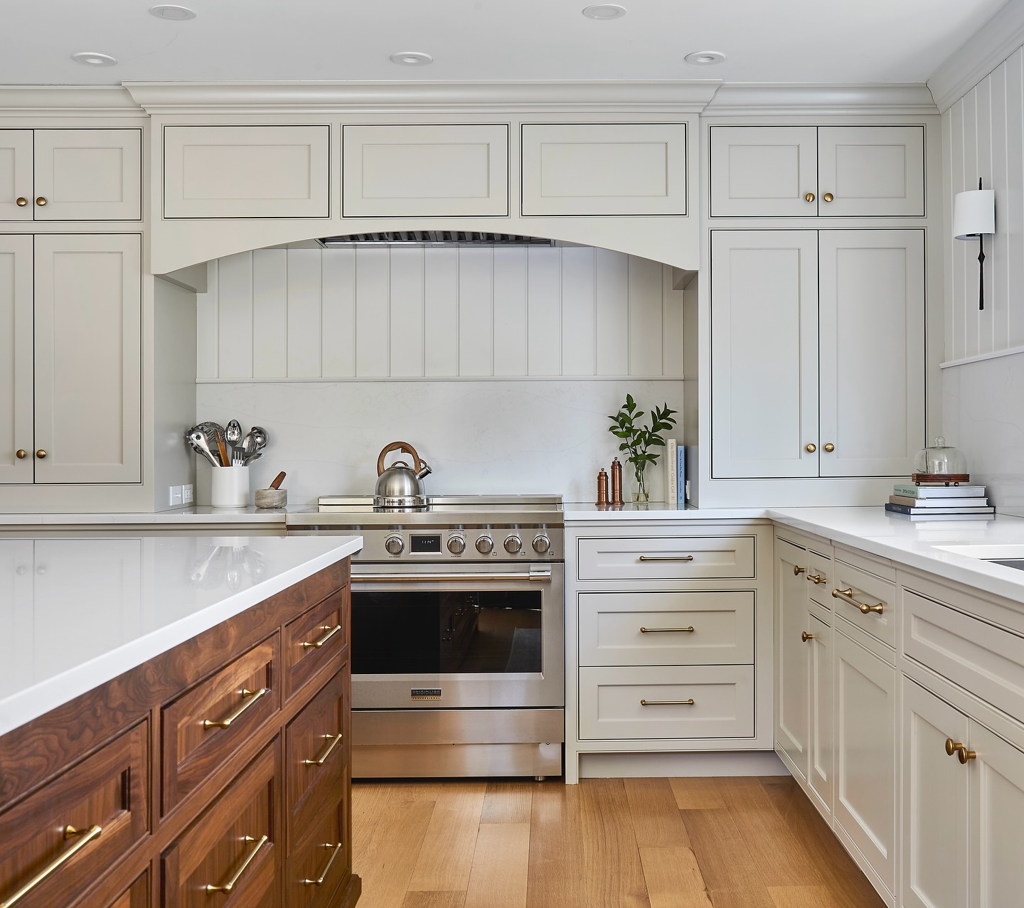 More shots from our Westport River Renovation! Every step of this process, from designing a dream kitchen to selecting the wallpaper and paint colors, was incredible fulfilling. Knowing that the our clients, their children, and grandchildren will create the best memories in this house warms my ❤️!
📸: @angeltuckerphoto
.
.
#westportma #interiordesignnewengland #threesparrowsdesign #watchmewow #homesweethome #renovation #designerlife #makelifebeautiful #kitchenandbathdesign #heartwarminghome