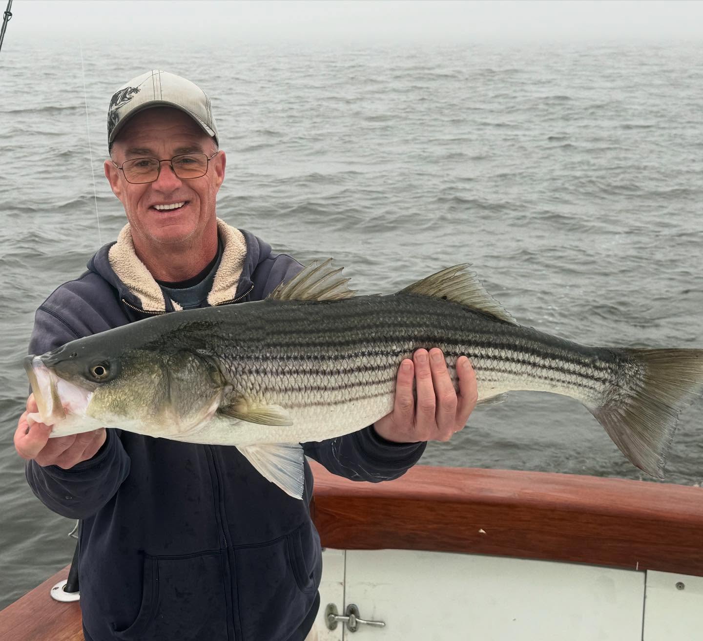 Yesterday Side Job had an open boat charter, catching 21 kill 6. Only a few more days in the bay. Call or check for open boat availability. #sidejobcharters #stripers #striperfishing #lockwoodsmarina #raritanbayfishing #njfishing #bogansrods #reelseat #pennfishing #ruthelsstackle