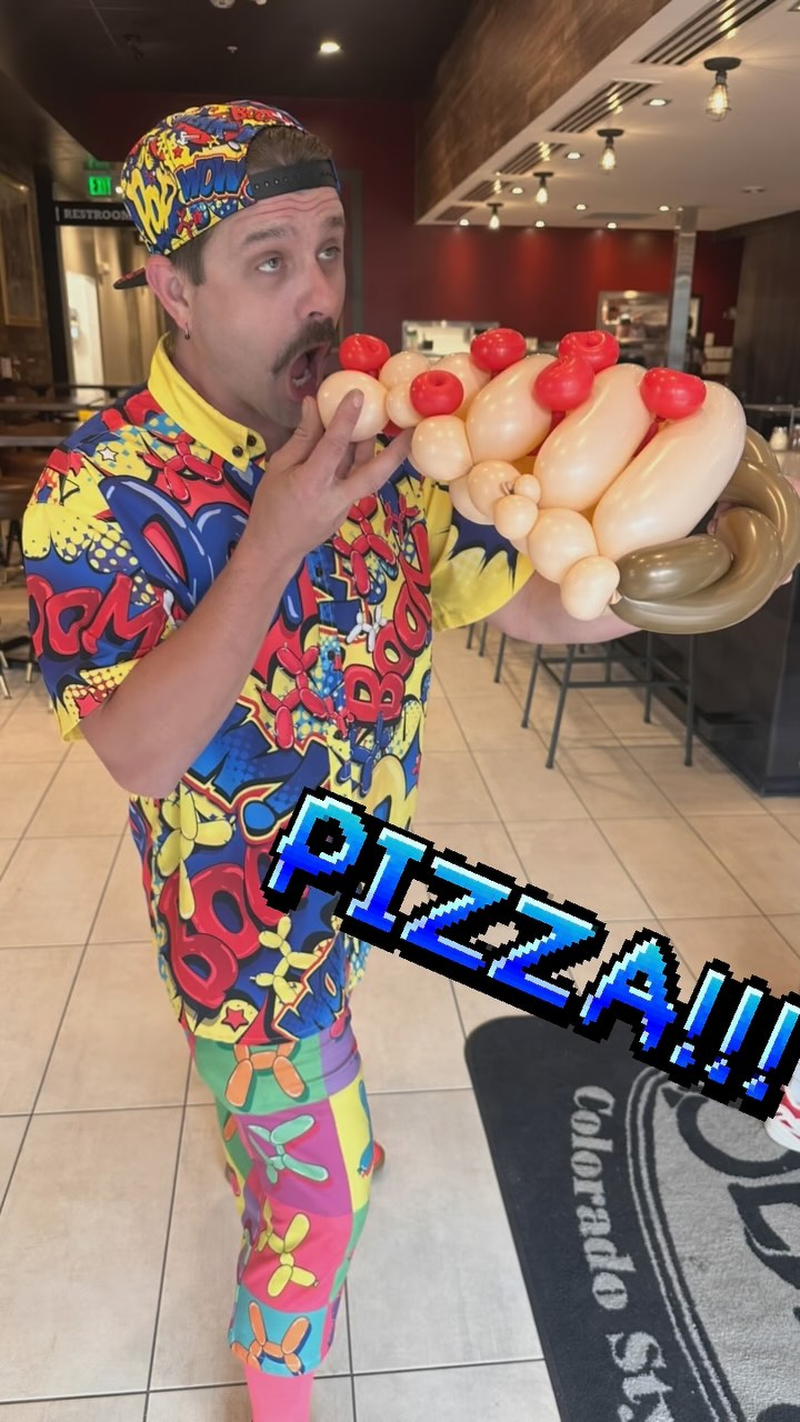It's #KIDSNIGHT at #Beaujo's #coloradostylepizza and #thedenverballoonguy is twisting up some AWESOME #balloons for kids of all ages! DO YOU LOVE PIZZA???
