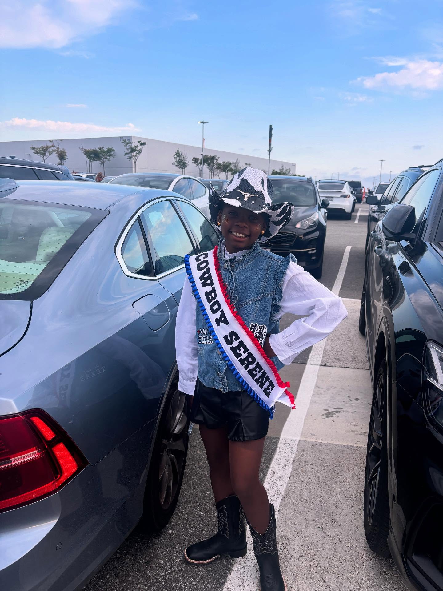 A moment for these outfits! ๐คฉ๐ฅ๐คฉ Thank you Nettie and my favorite lil customer Serene for shopping with me for the #cowboycartertour ๐ค โค๏ธ๐ค๐ I hope yโall enjoyed the show! ๐ฅฐ๐ซถ๐พ
#cowboycarter #outfits #atedown #pictures #clients #reviews #beyhive #custom #yeehaw