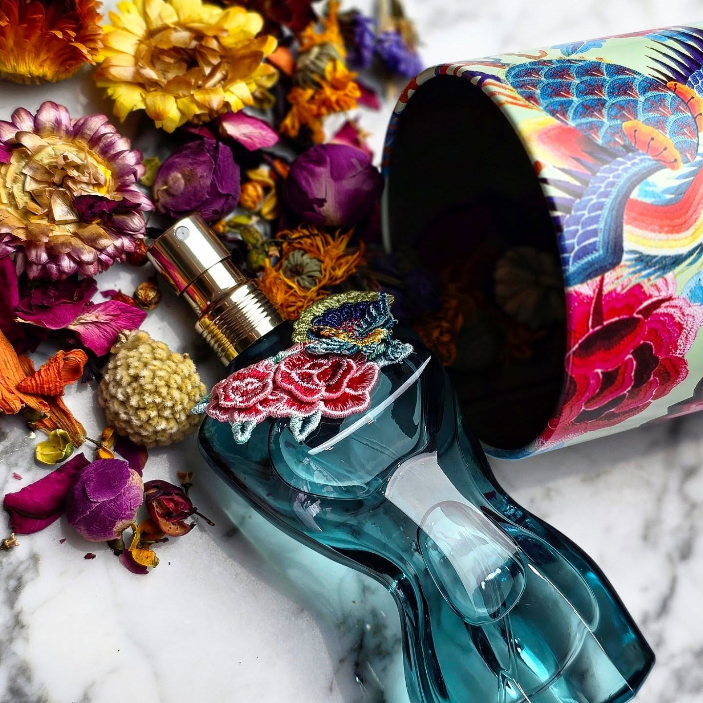 This sweet watery floral is perfect for the summer. JPG released La Terrible in 2022 as a limited edition and it sold out before I could buy it. I bought this new version, Paradise Garden, as soon as I saw it in stock at Sephora.
.
.
.
.
.
.
"At the heart of this exotic nectar: a blue lotus flower shrouded in a deep, mysterious veil Powdery iris lends a subtle, feminine elegance, while comforting vanilla adds a sensual gourmand, touch"
.
.
.
.
.
.
#perfume #designerperfume #perfumecollection