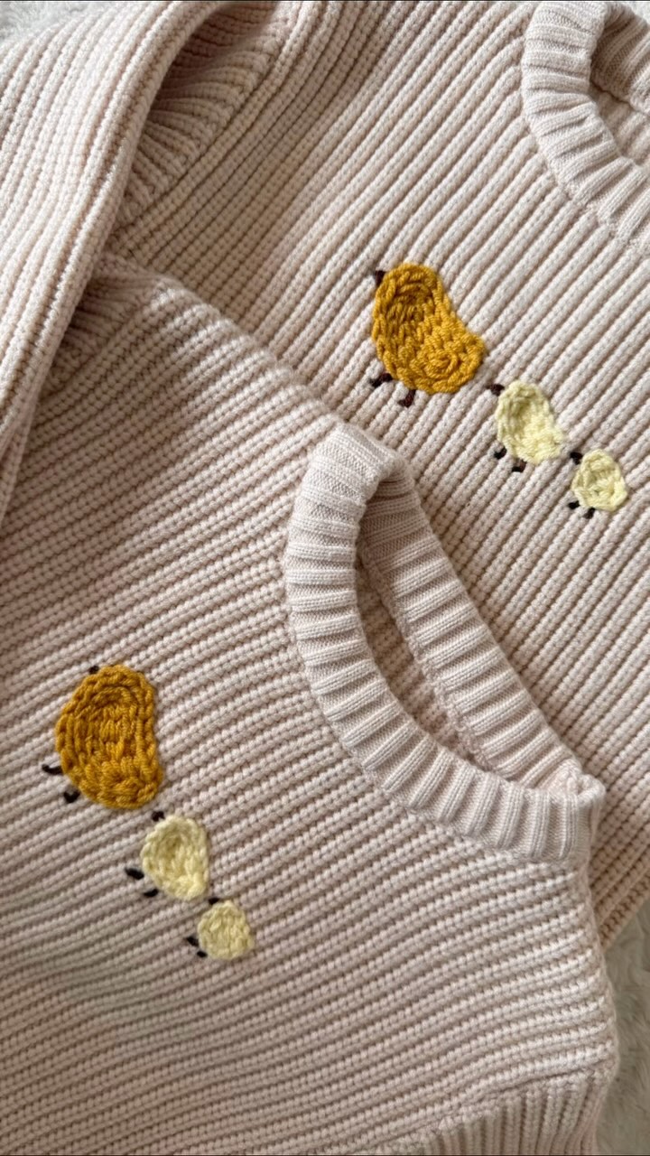 Když už máme Velikonoce 🐣✨
dostupný k objednání ve čtyřech velikostech (od 6 měsíců do 4let)👶🏼