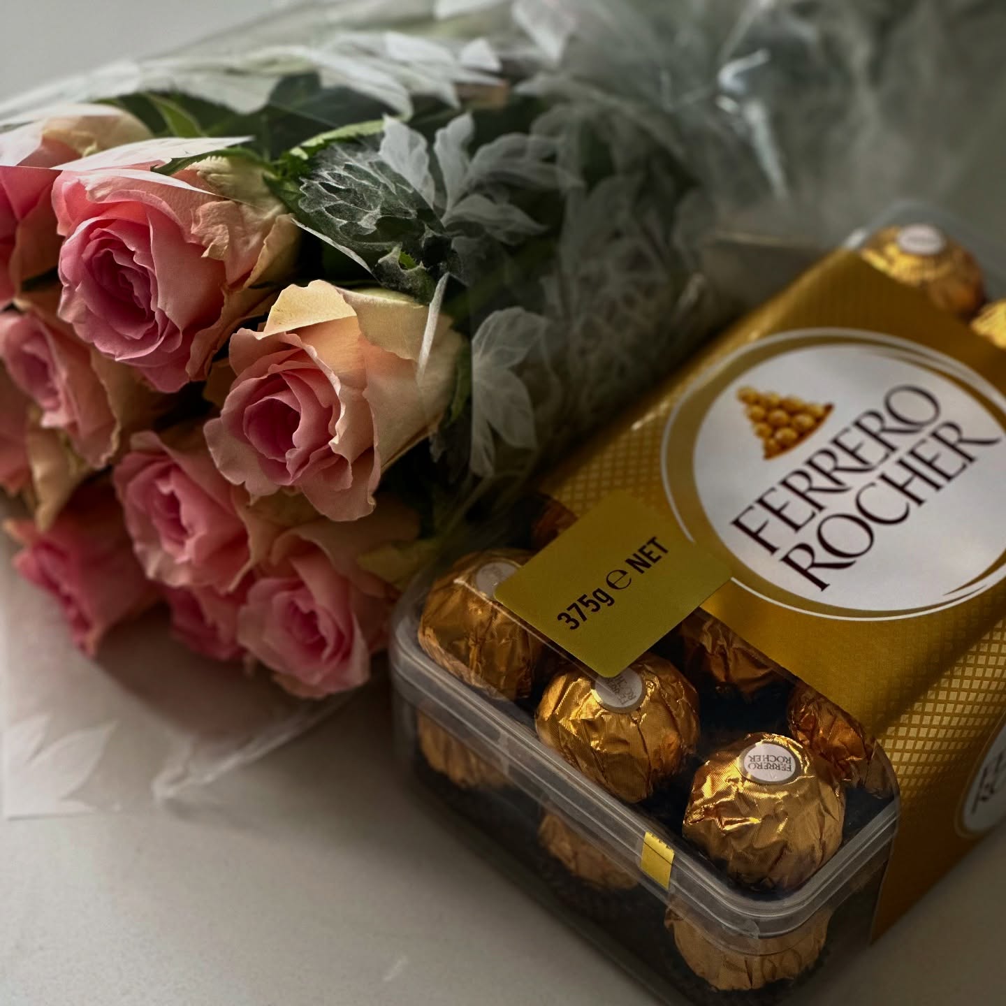 Thank you Georgette 💕 Our gorgeous client flew from Sydney to Brisbane today for a private photoshoot with us .. and delivered us flowers and chocolates 🙏 ❤️
#flowers #grateful #amazingclients❤️