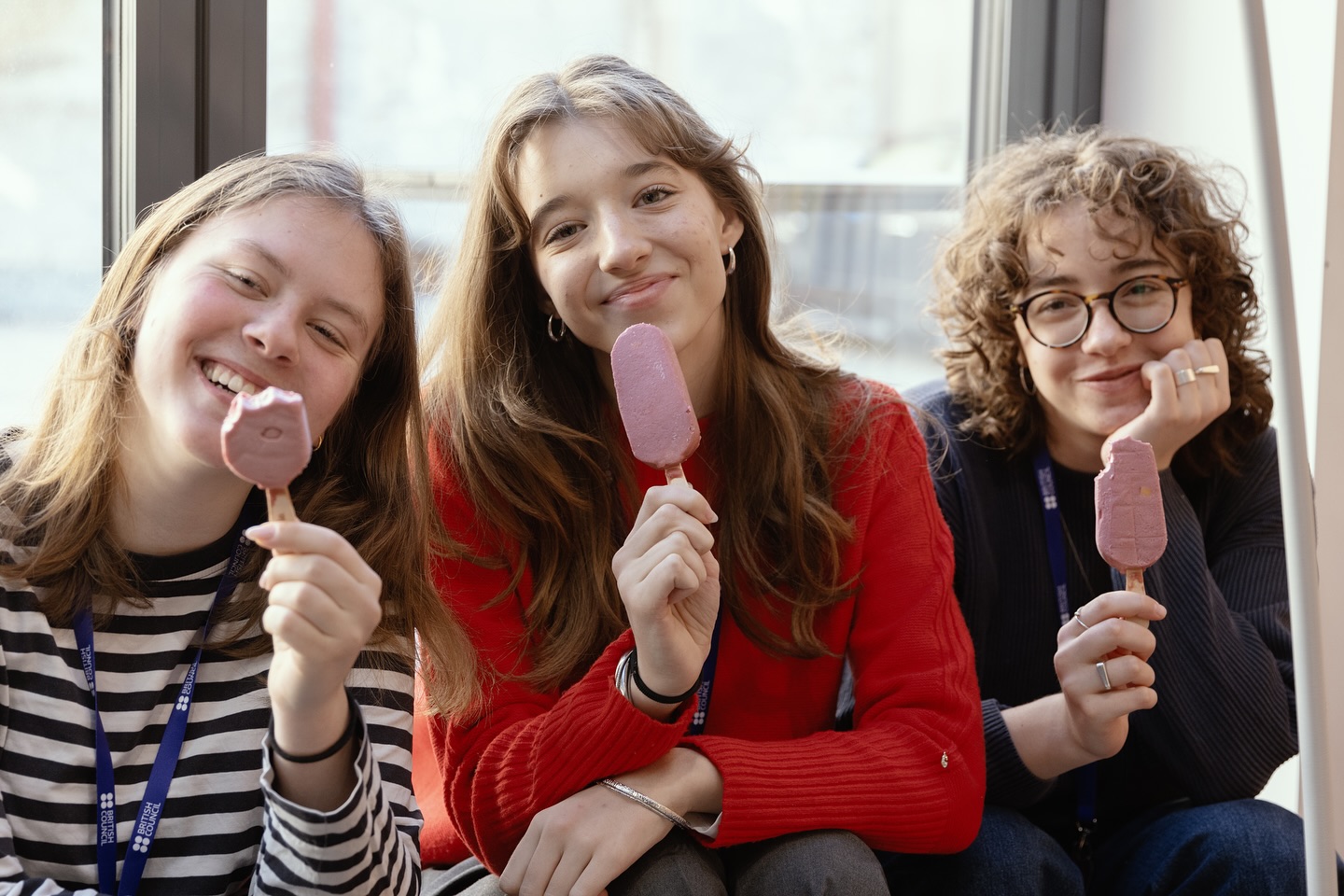 🟣 Antroji festivalio diena prasidėjo jaukiais nominantų pusryčiais, kuriuose visi dalinosi praėjusios dienos įspūdžiais. Po pusryčių vyko animacijos bei garso dizaino dirbtuvės, o menų spaustuvėje žiūrovų laukė @lithuanianshorts trumpametražių filmų programa ir susitikimas su kūrėjomis. Iš karto po to - antrosios konkursinės programos peržiūra bei klausimų - atsakymų sesija su filmų kūrėjais ir kūrėjomis. Vakarą vainikavo iškilminga apdovanojimų ceremonija ✨
___________
Edukacinį ciklą finansuoja Lietuvos kultūros taryba
Festivalio partneriai: Britų taryba Lietuvoje, Lietuvos kino centras, AVAKA, Meno avilys, Skalvijos kino centras, Lithuanian Shorts, Baltic Film & Creative Tech Cluster ir kt.
Projektą iš dalies finansuoja Vilniaus miesto savivaldybė
Kultūrų jungtys konkursinės programos partneris Goethe's institutas Lietuvoje
Informacinis partneris LRTU
#aurorafestivalis #auroraedukacija #PeopleToPeople #BritishCouncilLithuania