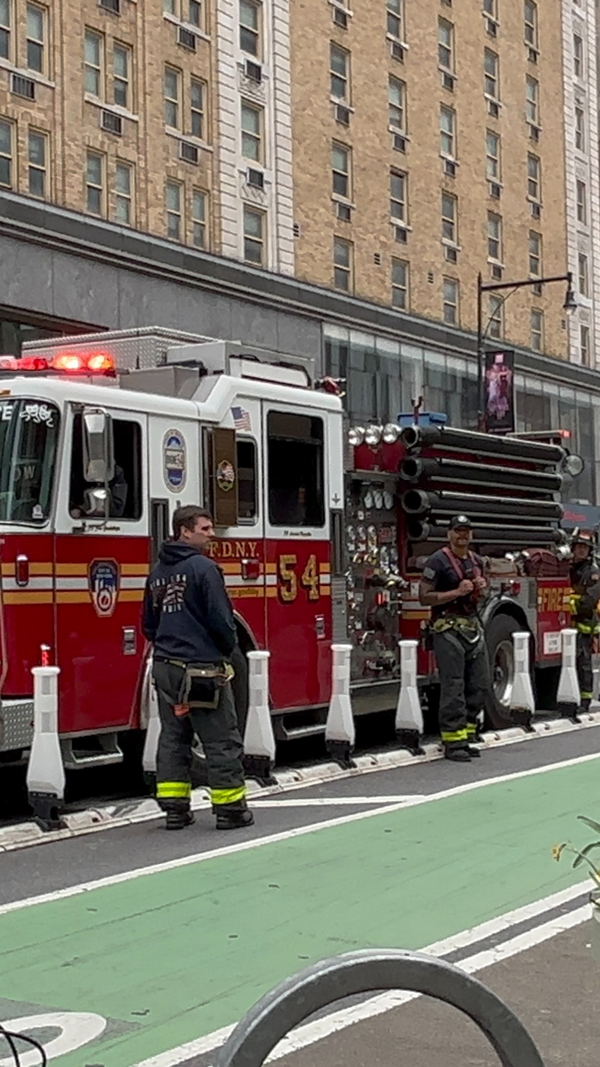 📣Wij zijn #streapp en tonen content van ooggetuigen. Bekijk de compilatie van afgelopen week. Nieuwsgierig naar het platform wat wij ontwikkelen? Volg ons!
#ooggetuige #p2000 #112fotografie #brandweer #ambulance #politie #berging #watiseraandehand #hulpverleners #rijkswaterstaat #handhavers #evenementenfotografie #newyork #lasvegas #amsterdam #rotterdam #leidschendam #aalsmeerderdijk