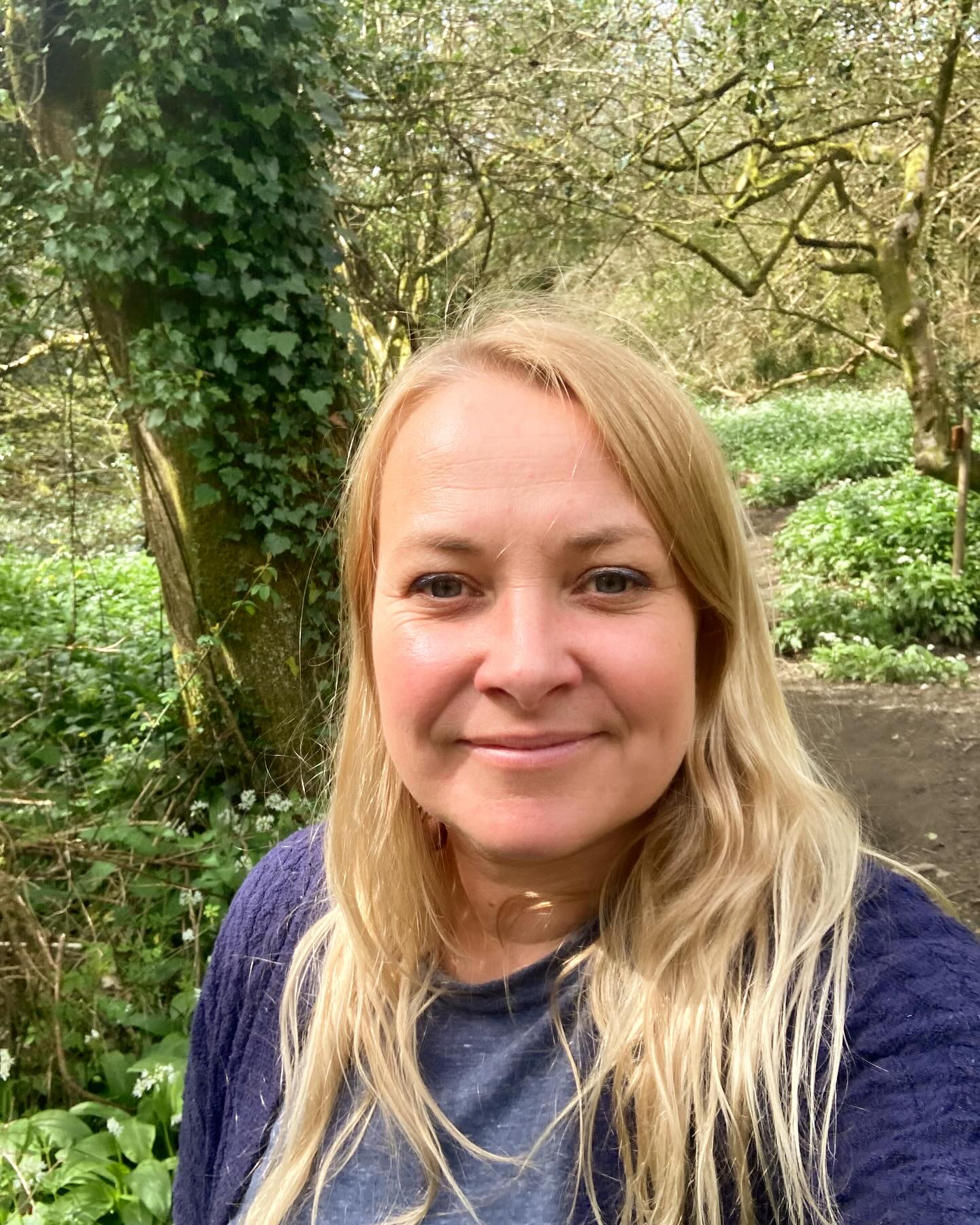 Apologies for the long break from social media, over the last year and a half (possibly longer), we’ve been trying to buy a house and it’s been one of the most stressful, exhausting things I’ve ever been through… but finally we’ve done it!
I haven’t had much capacity to interact on here but now I’m finally settled both physically and mentally, my intension is to post more… show more plants, more recipes, etc. and I’m always up for you sending me plant pictures!
Here’s to our new house in Truro and to all the new walks, new adventures, new foraging opportunities and future collaborations! Thank you for your patience 🙏💚
#foraging #forager #wildfood #truro #outdooradventures #cornwall #spring #woodlandwalk #plants #edibleplants #foragedfood #wildfoodlove