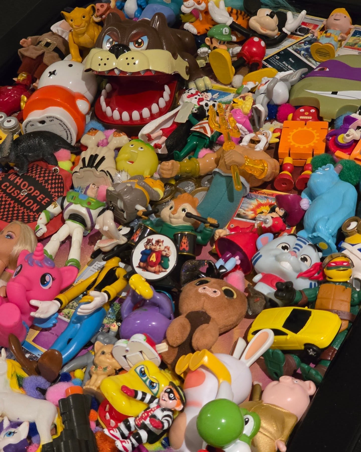 Bijnaaaaa klaar 🥳🖼
#upcyclingart #duurzaamdesign #speelgoedkunst #recycledart #handmadeNL #kunst #speelgoed #Mario yoshi #design #popart #duurzamepopart #kinderkamerstyling #kinderkamer #pokemon #disneykunst #disney pixar #macdonalds #nijntje #tweedehandskunst #upcycling