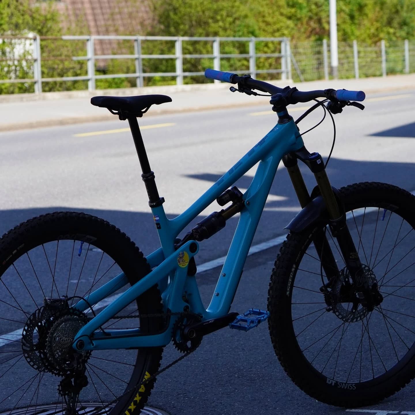 Immer noch eines der besten Bikes 🩵💙
Yeti Sb 150 T
Diverse Yetis jetzt im Outlet Shop mit über 2500Fr. Rabatt. So bekommst du dein Traumbike zum Hammer Preis mit Top Komponenten.
Bei intresse Kontaktier uns doch oder schau bei uns im Shop vorbei 🤘
www.stoeri-herisau.ch
#yeticycles#mtbshop#stoeri2radcenterherisau#yetisb150#mtbswitzerland#richierude#dreambike#foxsuspension#maxxistires#shimanomtb