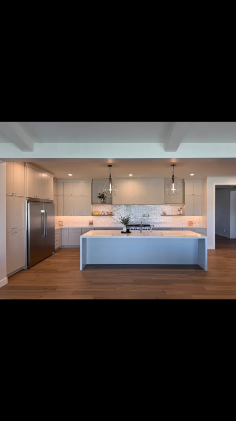 New model home coming soon! #accessiblebeigecabinets #accessiblebeige #moderncabinets #designerkitchens #designerbaths #designercabinets #kitchencabinets #kitchencabinetdesign #kitchendesign #romanclayhood