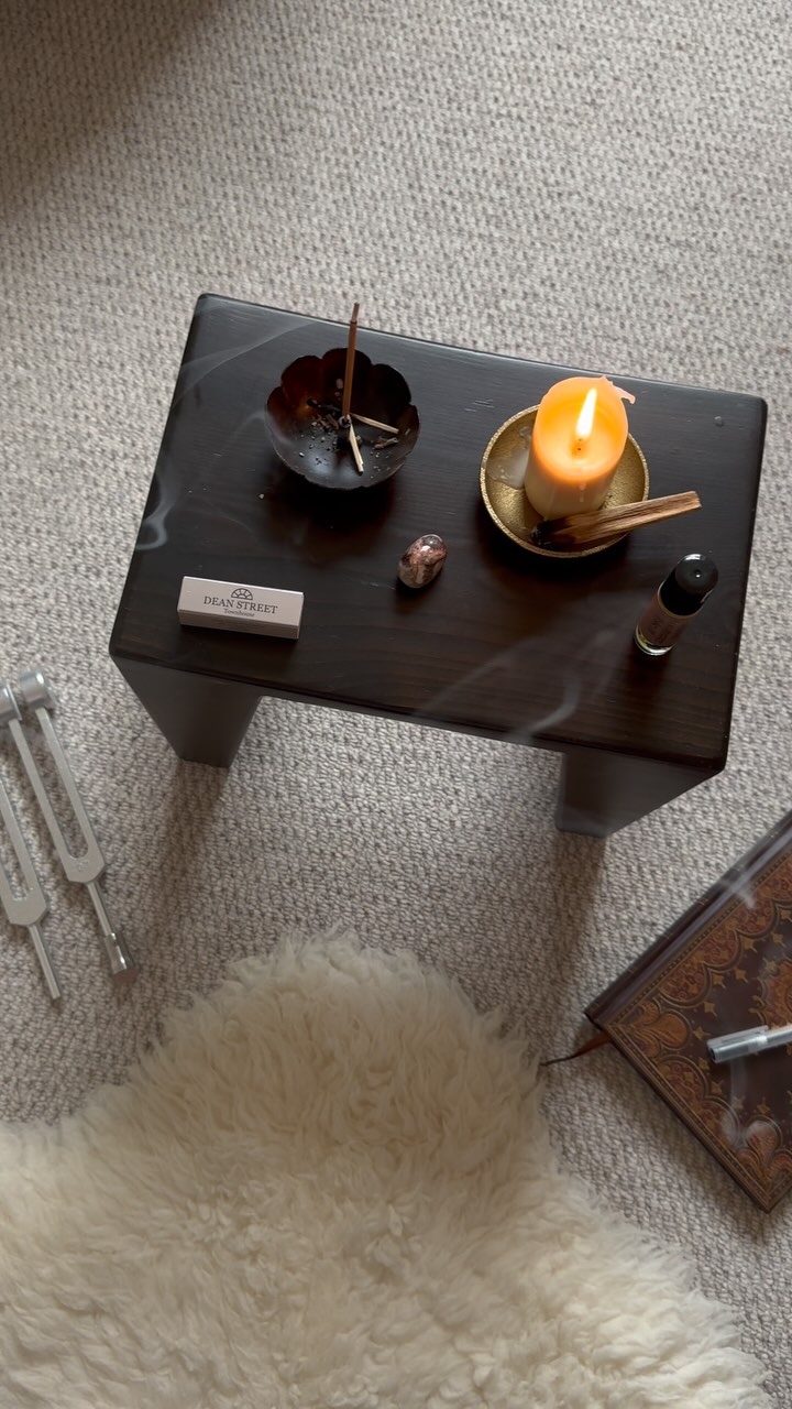 April’s Meditation Station essentials ~>
𖦹 Vadoma Meditation Spotify playlist
𖦹 Gratitude journal
𖦹 Tuning forks
𖦹 Japanese incense @apfr_official
𖦹 Palo Santo @star_child_glastonbury
𖦹 Beeswax candle @domestic.science
𖦹 Agate crystal
𖦹 Immerse aromatherapy pulse oil by @palmofferonia