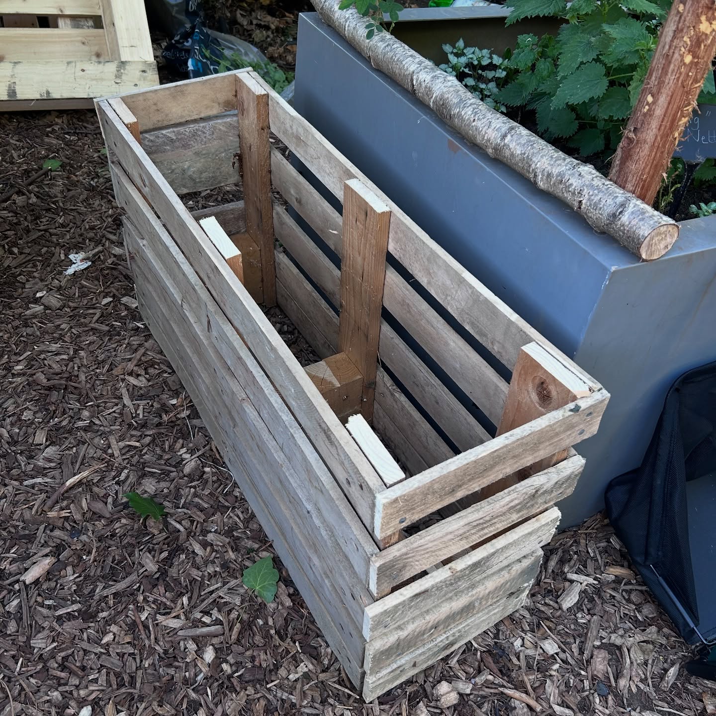 First of several (I hope) DIY planters made at one of my schools, to help us affordably and sustainably increase our veg planting space. #diyplanters #palletplanter #gardening #schoolgarden #schoolgardening