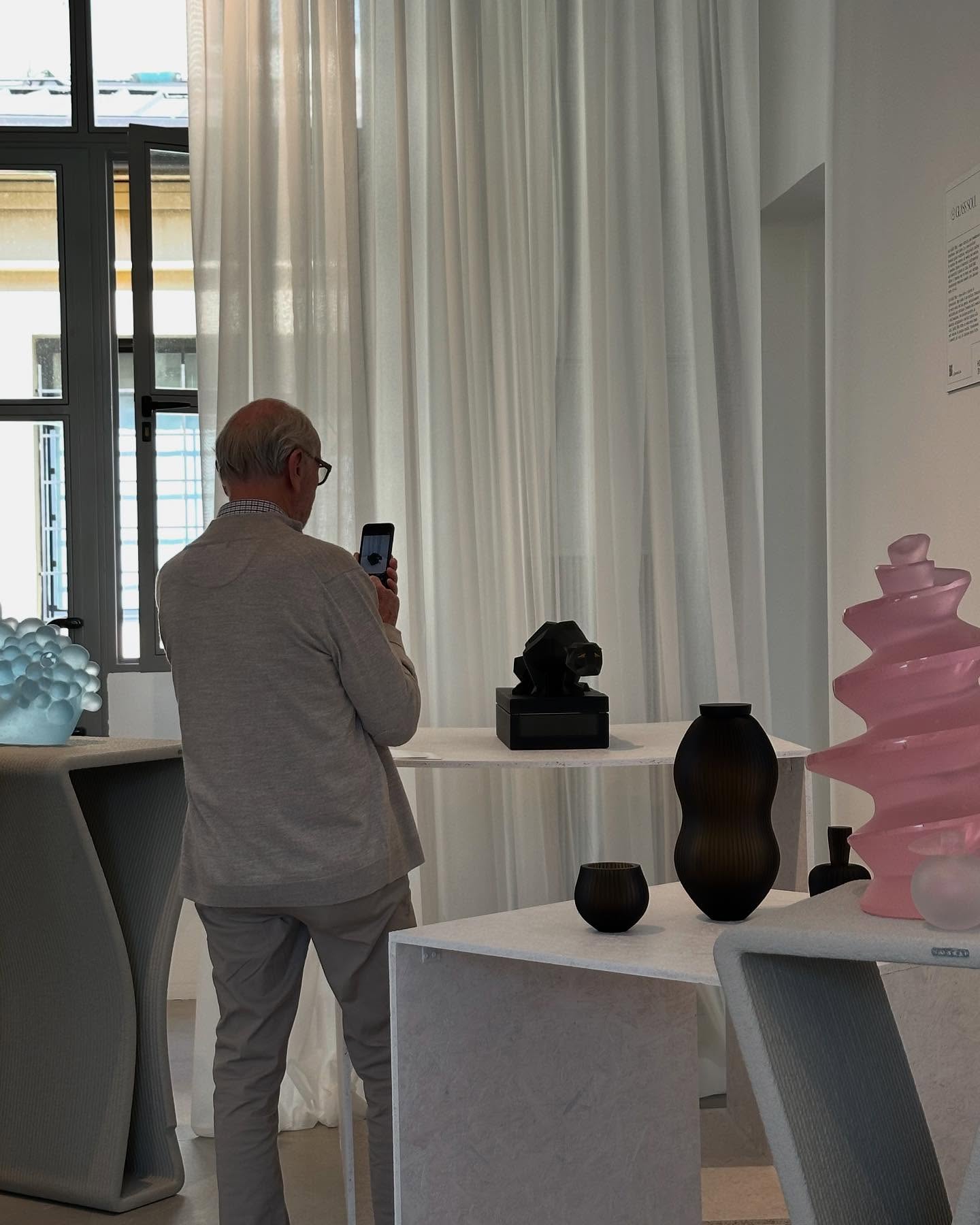 At the Milan exhibition @milanodesignweek we met with a huge success of Glass Soul sculptures and hundreds of enthusiastic visitors. We thank @tortonarocks for lovely place and @voxell.cz for 3D print support and Skarsky klastr @dalibor_silhavy for oportunity…
#milanocity #artcollection #artforhome #designlovers #glassoul #glazbridge #urn #glasssculpture #bohemienglass