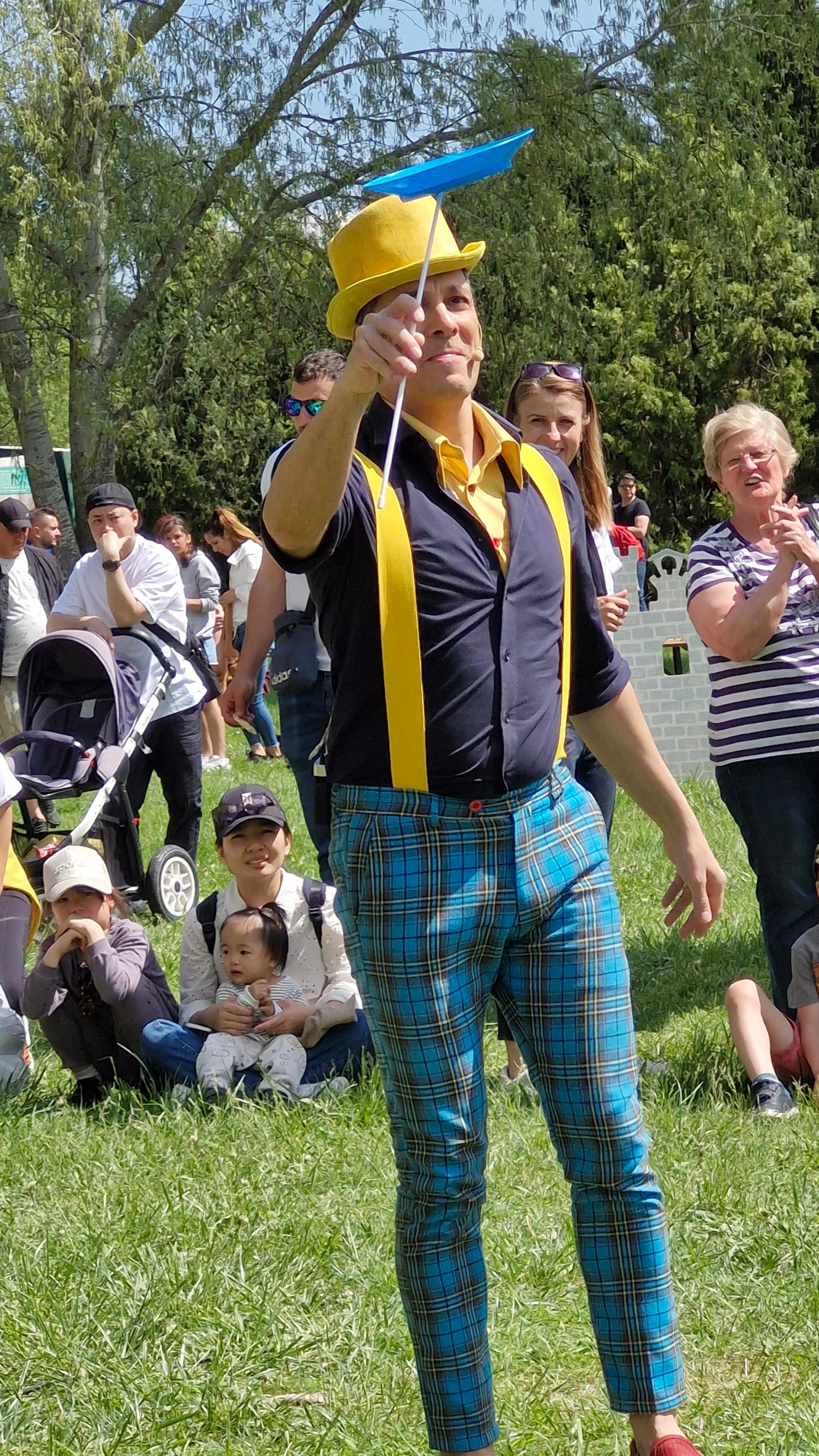 Aki ott volt ma a
Kamaraerdei Húsvétolón..annak számos kalandban volt része! Kösuönjük, hogy ilyen sokan eljöttetek! Gyereknapon újra találkozunk!☺️✨
.
.
#budaörs #kamaraerdö #közösségiház #csaladiprogram #gyerekkelazélet #anyavagyok #gyerekprogram #tavaszivásár #húsvét #gyerekprogramok #vásár #bábelőadás