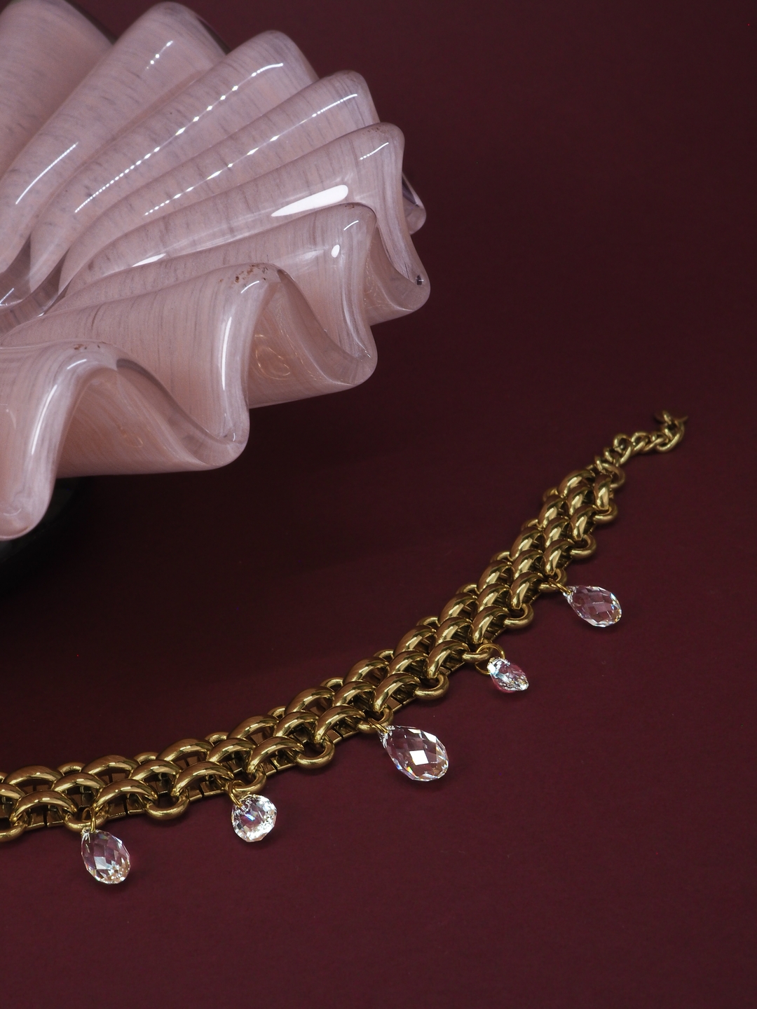 Passer perfekt til kveldens festligheter 🍸 Og vet du hva? Armbåndet tåler svette, saltvann, kosmetikk og annet du måtte utsette det for ✨
God helg venner 🍬