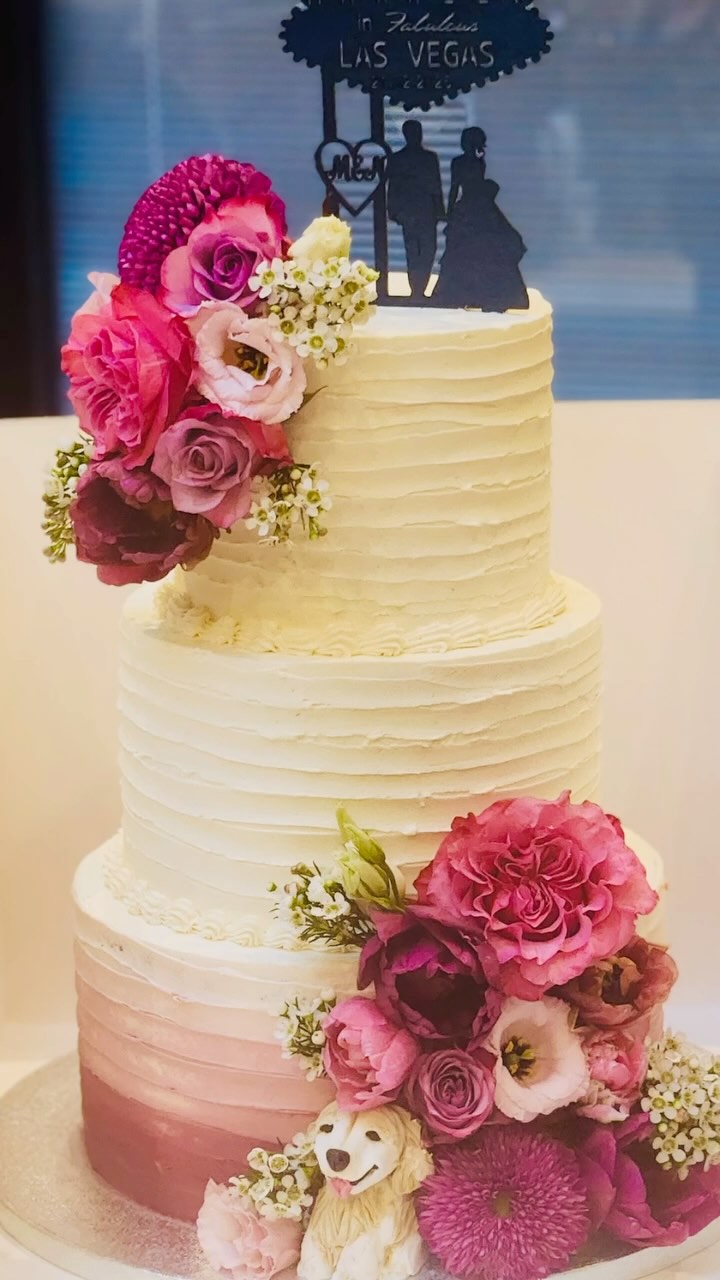 Delivering a wedding cake @tewinburyfarmhotel
The lovely couple Niel and Marie wanted their dog Monty on the cake and he was even present at the wedding! They got married in Vegas and had their wedding reception in England with their near and dear ones. Congratulations Niel and Marie!
#twistedcakesbytia #welwyngardencity #cakedecorating #tewinburyfarm #tewinburyfarmwedding #tewinburyfarmhotel #welwyngardencitymums #stalbansmums #cakedecoratingvideos #stalbans #cakesofinstagram #cakedecoratingtutorials #hertfordshirecakes #hertfordshirewedding