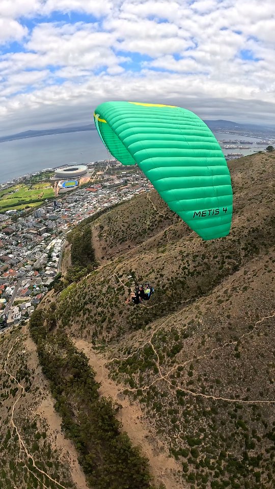 Signal hill tandem, come join us for a flight to learn more about paragliding βοΈπͺ
#skyparagliders #paragliding #capetown #southafrica #paraglide #fly #skysafari
πΈ@_michail_vdwalt_
πͺ@skyparagliders