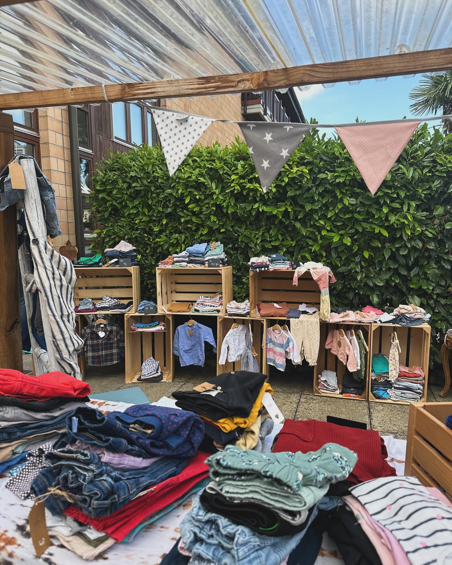 Ready für unsere Outdoor - sessions? Nächsten Dienstag, 29.4 räumen wir für euch raus. Und es gibt sogar Kaffee☕️. Bist du dabei? Wir freuen uns🌸
9h bis 14h, Burenweg 2, Birsfelden
.
.
.
#secondhand #kinderkleider #outdoor