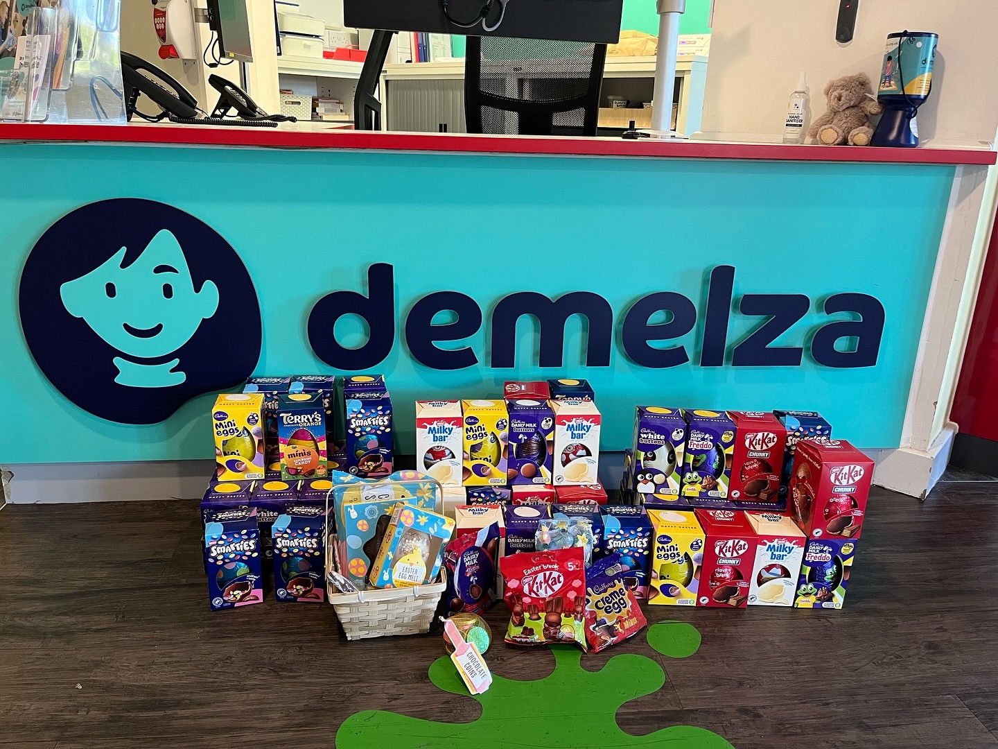 ๐ฃ๐ Spreading a little Easter joy! Today, we delivered 70 Easter Eggs to Demelza just in time for their weekend celebrations โ and weโre not done yet! Next stop: SATEDA ๐โจ
At Goldex Foundation, weโre all about giving back to our community, one sweet gesture at a time. #GoldexFoundation #EasterGiving #CommunityLove #Demelza #SATEDA #GivingBack