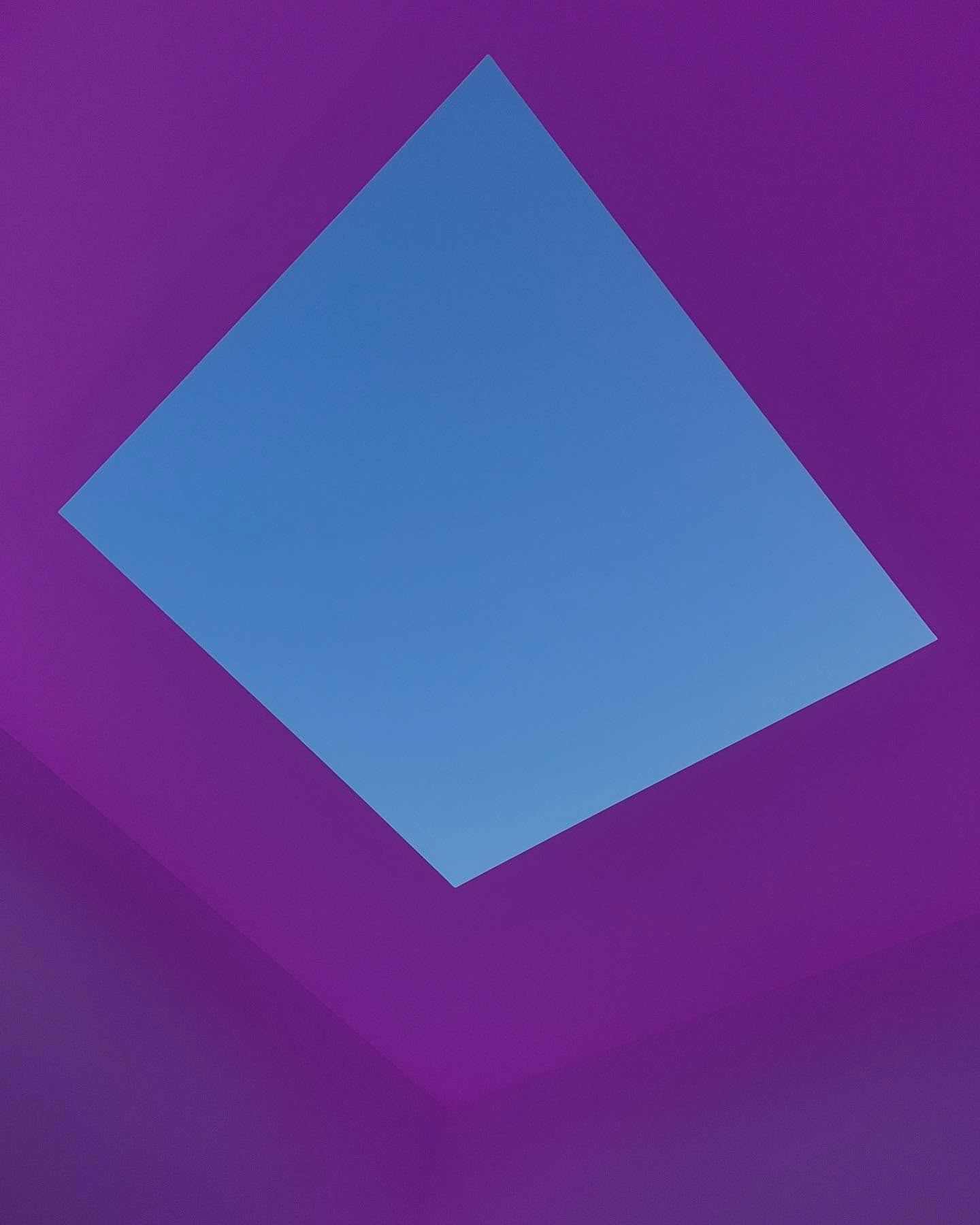 Turrell Skyspace tonight with newly installed changing coloured lights 😍 #jamesturrell #skyspace