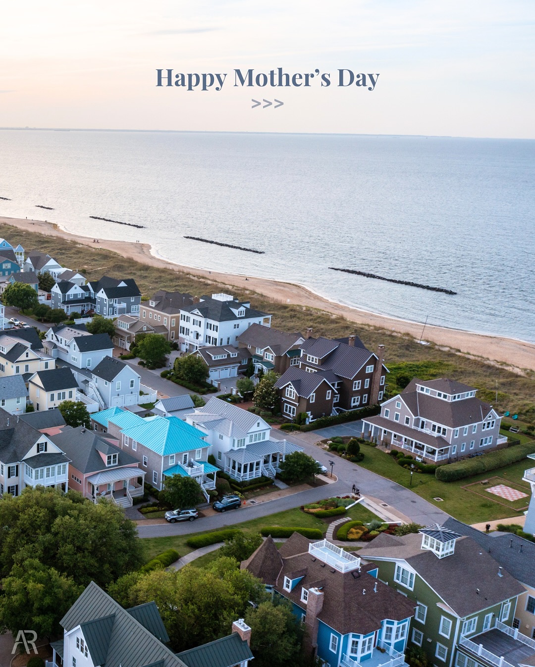 Mothers are the foundation of the home. And, just like a house, they’re all as different as the varieties as we see moving from street to street. Swipe through to find your mom imagined as a house — she’s in there, or at least someone you know is. 😂 Happy Mother’s Day!