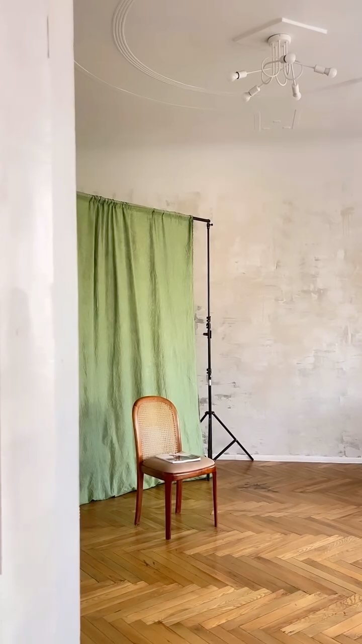 Do końca maja mamy dla Was nową tkaninę w pięknym, wiosennym zielonym kolorze - bardzo modnym w tym sezonie! Czeka na Was w malowanym pokoju w klasycznej cenie wynajmu studia 🌷
Tkanina idealnie sprawdzi się przy kobiecych portretach, a także minimalistycznych rodzinnych kadrach z okazji Dnia Mamy! Zachęcamy do zabrania na sesję swoich ulubionych kwiatów, wiosennych stylizacji i dodatków🤍
Jednocześnie przypominamy, że wszystkie pozostałe tła fotograficzne w studio są dodatkowo płatne. O chęci korzystania z nich prosimy zgłosić podczas rezerwacji - wówczas przekażemy wszystkie najważniejsze informacje na temat zmiany tła i jego poprawnego mocowania.
Zapraszamy! Napisz do nas wiadomość, aby zarezerwować studio 📩
FACHstudio
📍Dworcowa 73/4 Bydgoszcz
#studiofotograficzne #studiofotograficznebydgoszcz #studionawynajem #studionawynajembydgoszcz #studiowkamienicy #studiowkamienicybydgoszcz #sesjazdjeciowa #sesjazdjeciowabydgoszcz #fotograf #fotografbydgoszcz #fachstudio #fachstudiobydgoszcz #bydgoszcz